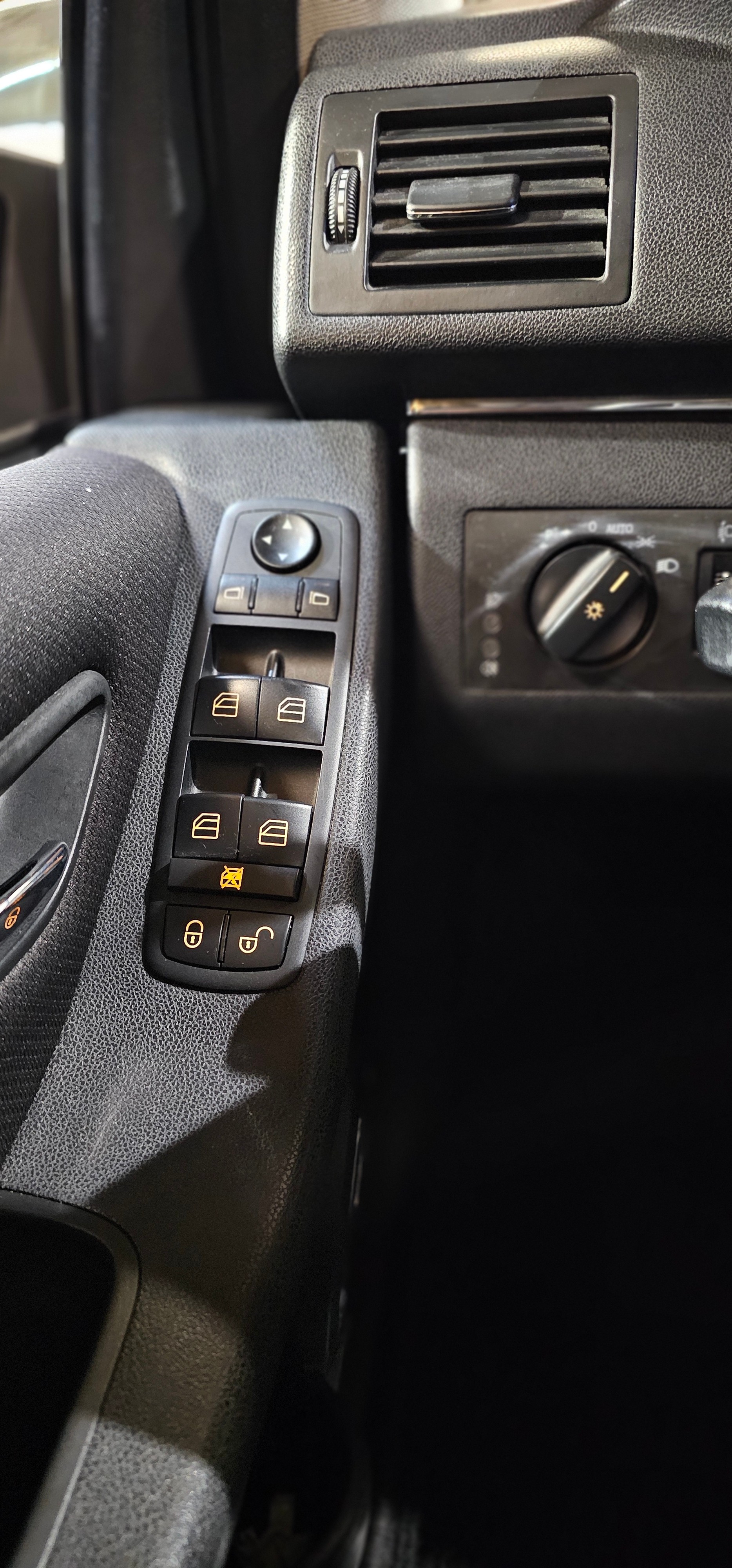 MERCEDES-BENZ B 170-image-22