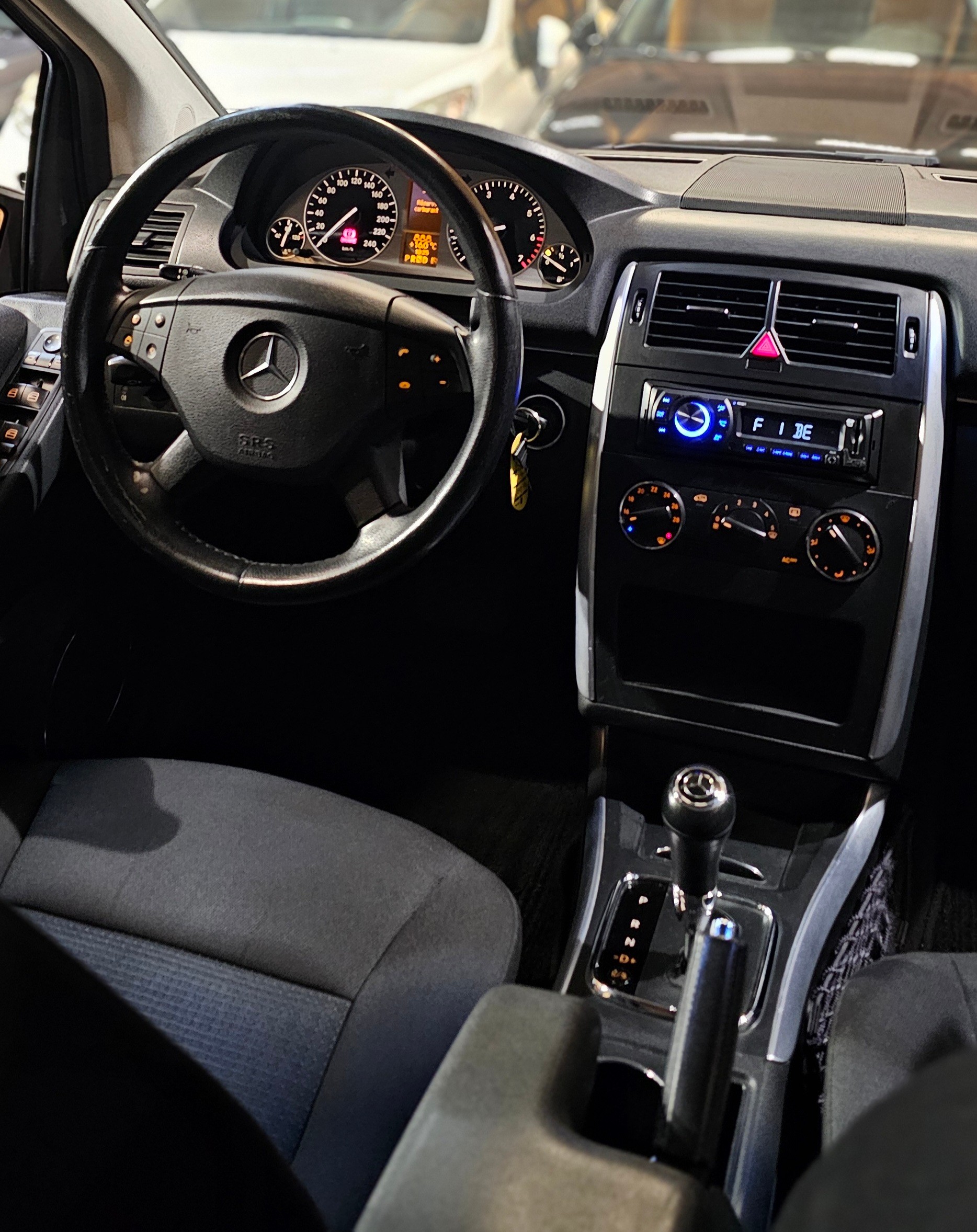 MERCEDES-BENZ B 170-image-18