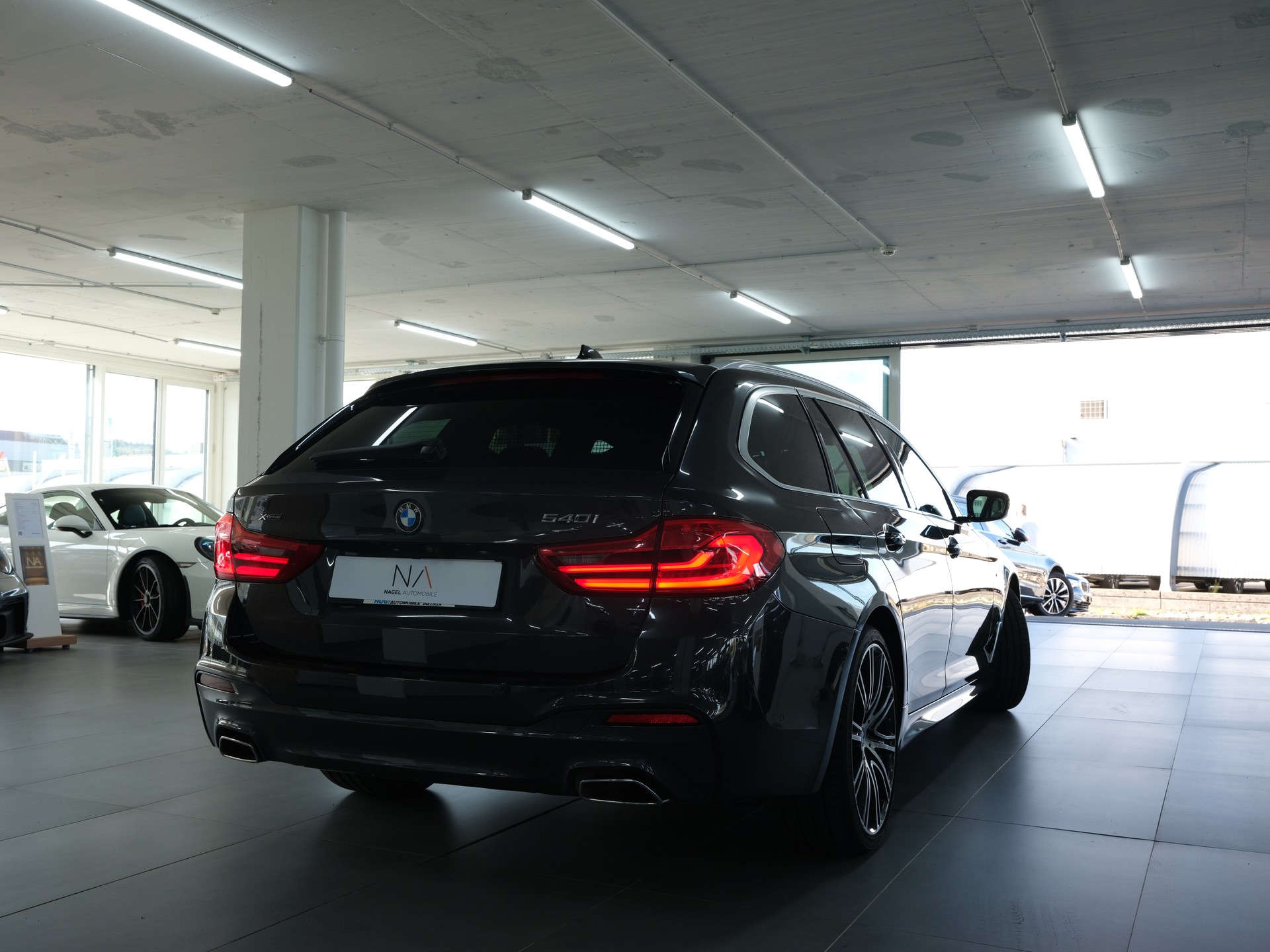 BMW 540i xDrive Touring Sport Line Steptronic *Rückfahrkamera* *Leder*-image-1