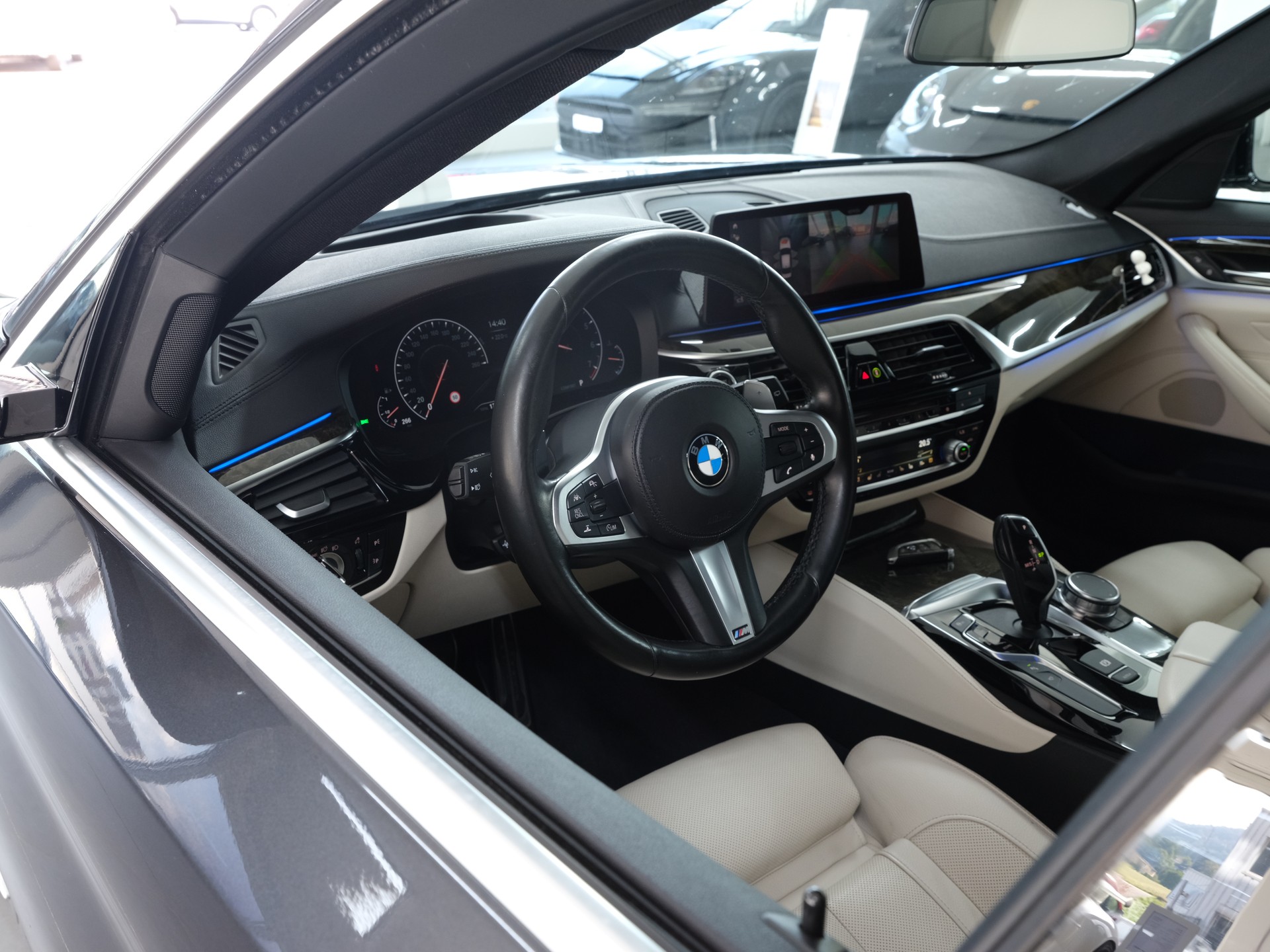 BMW 540i xDrive Touring Sport Line Steptronic *Rückfahrkamera* *Leder*-image-16