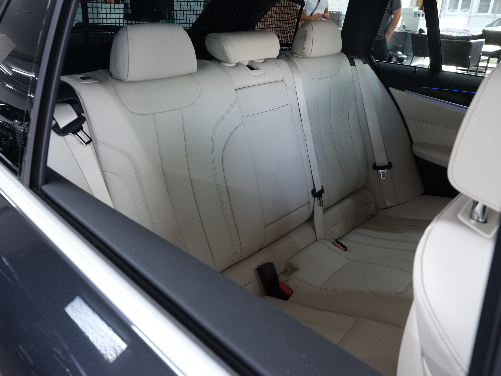 BMW 540i xDrive Touring Sport Line Steptronic *Rückfahrkamera* *Leder*-image-17