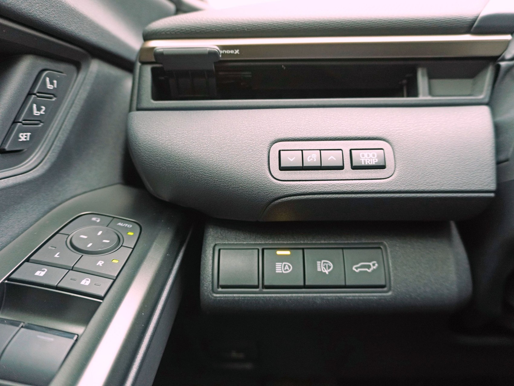 TOYOTA bZ4X Premium AWD ** JBL- Premium Soundsystem **-image-18