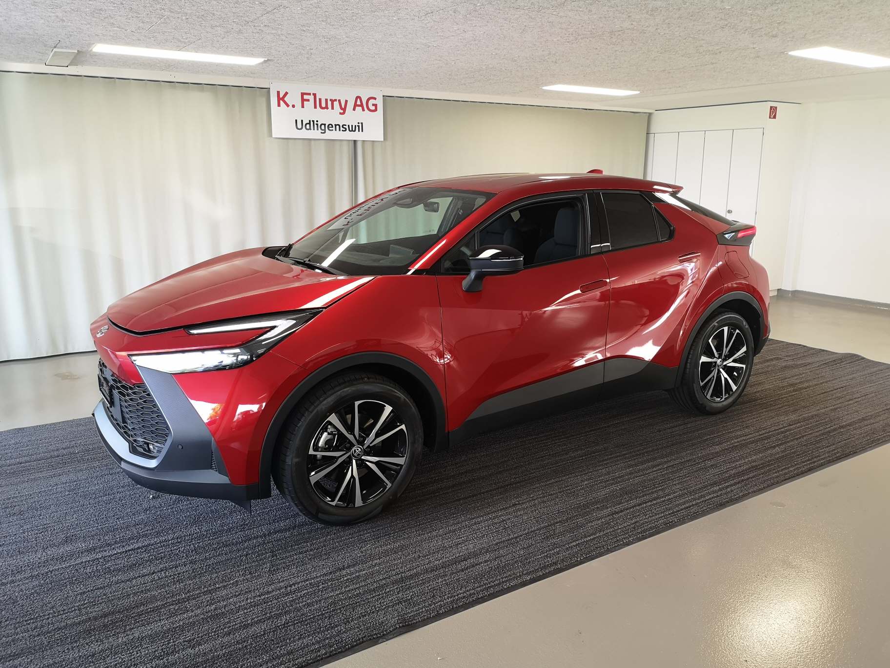 TOYOTA C-HR 2.0 PHEV Swiss Edition-image-0