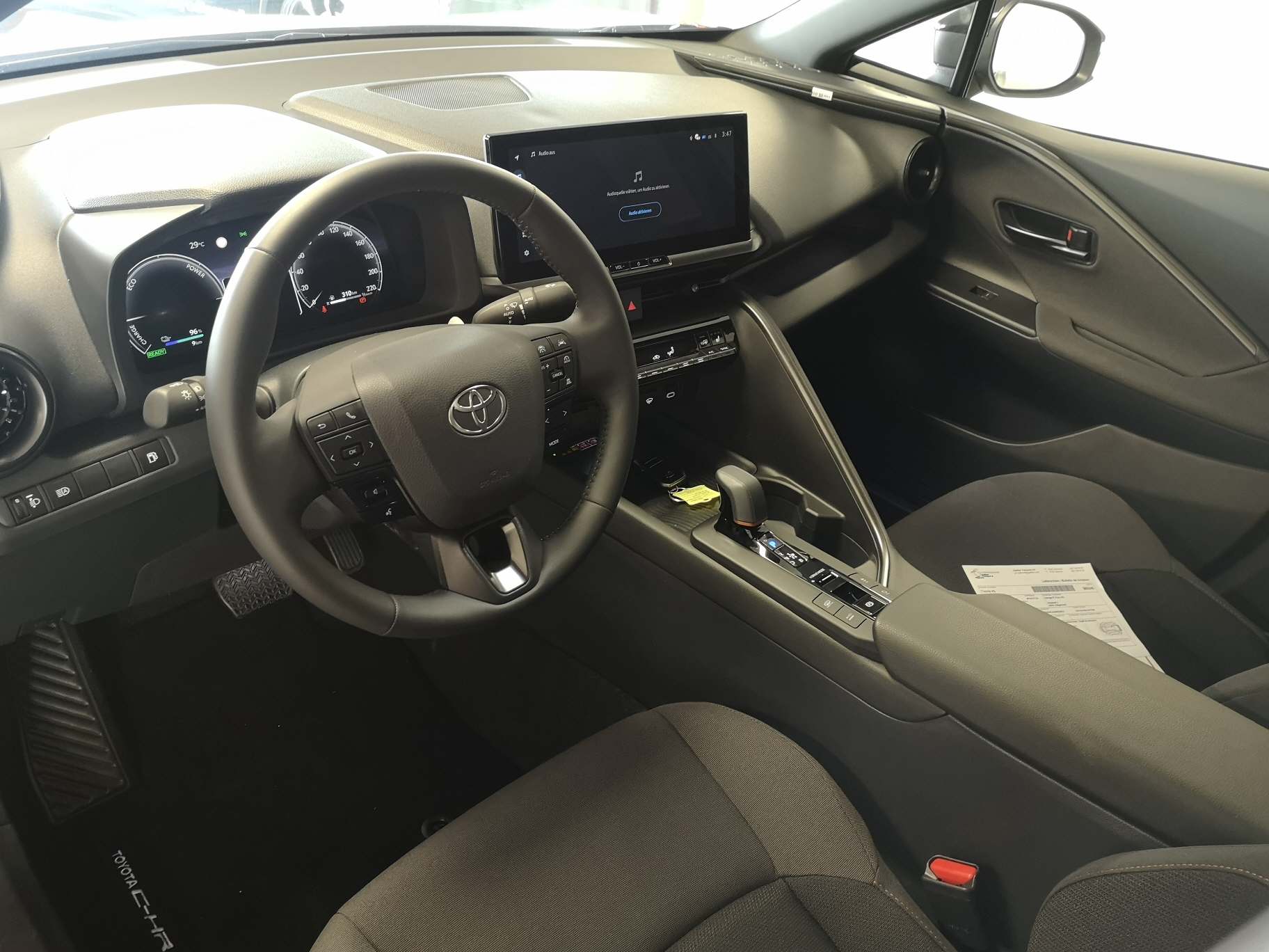 TOYOTA C-HR 2.0 PHEV Swiss Edition-image-4