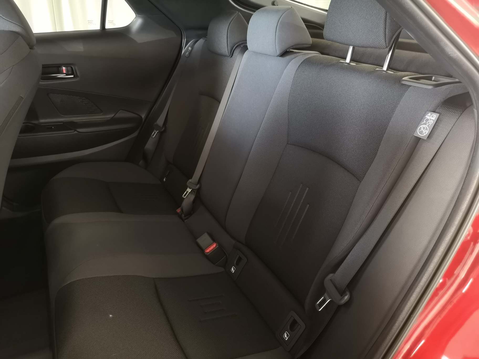 TOYOTA C-HR 2.0 PHEV Swiss Edition-image-6