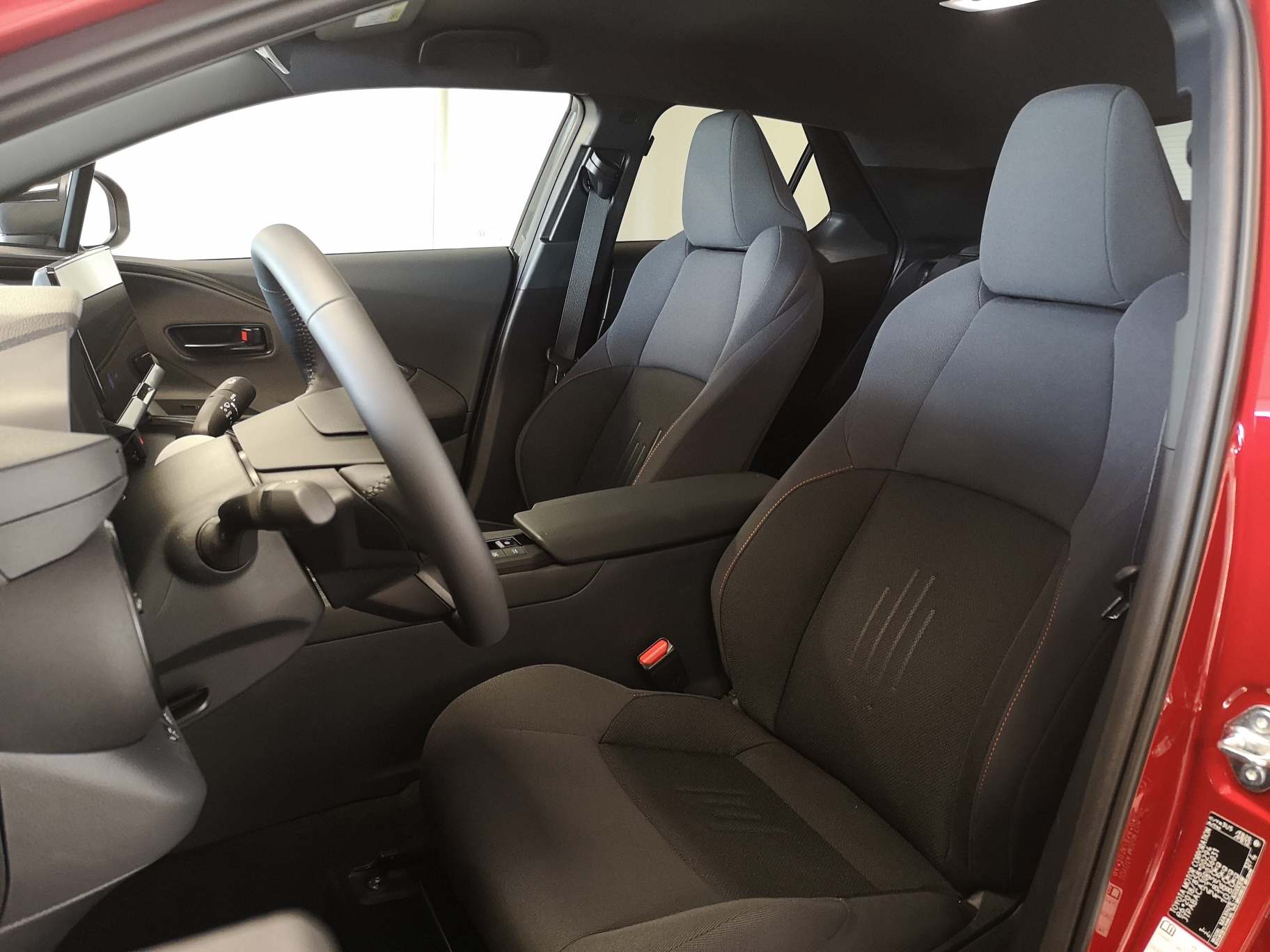 TOYOTA C-HR 2.0 PHEV Swiss Edition-image-5