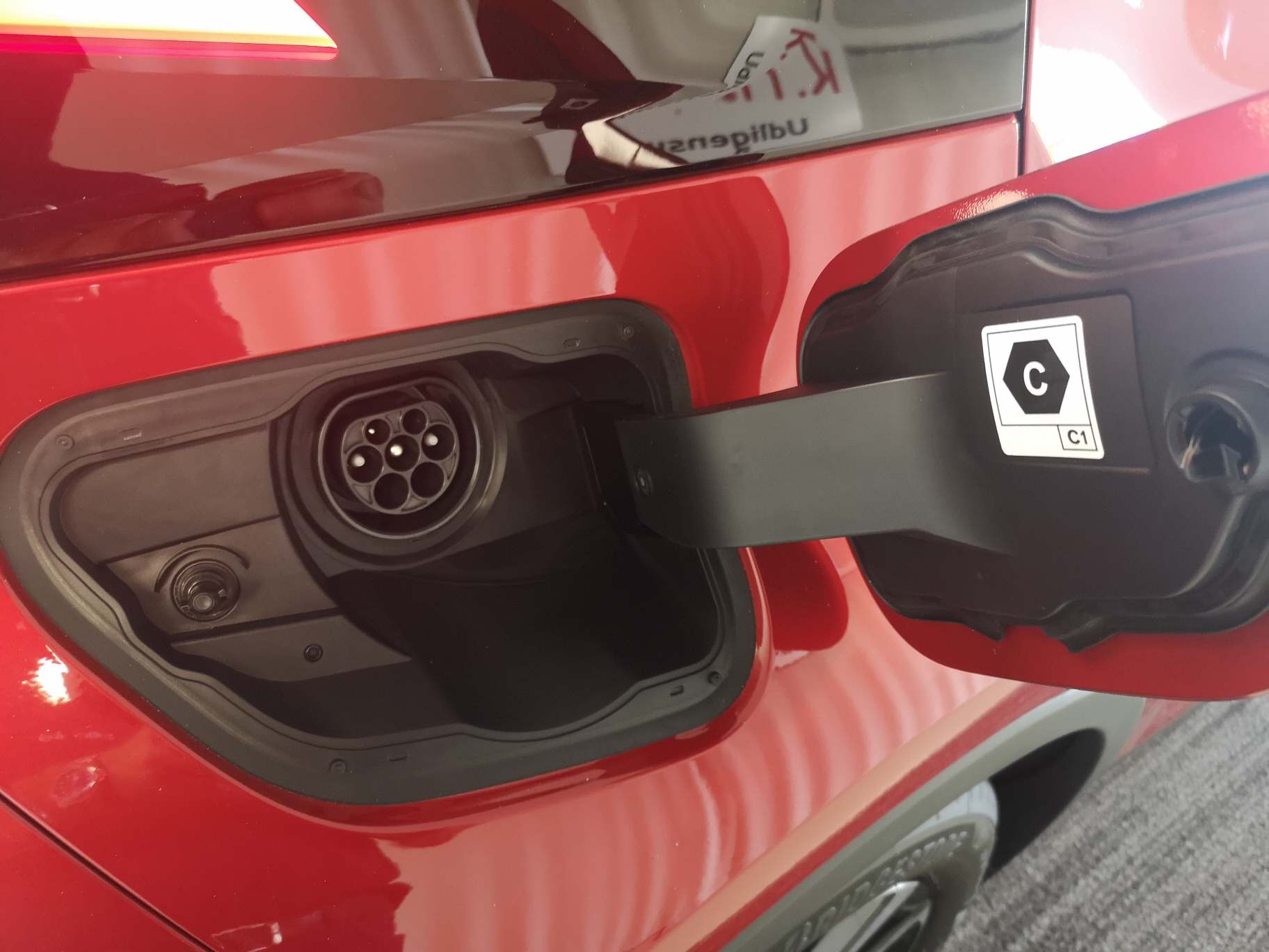TOYOTA C-HR 2.0 PHEV Swiss Edition-image-7