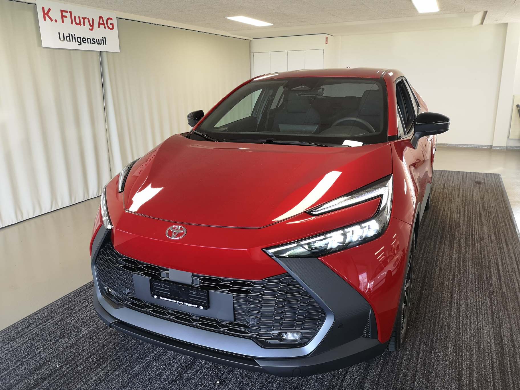TOYOTA C-HR 2.0 PHEV Swiss Edition-image-3