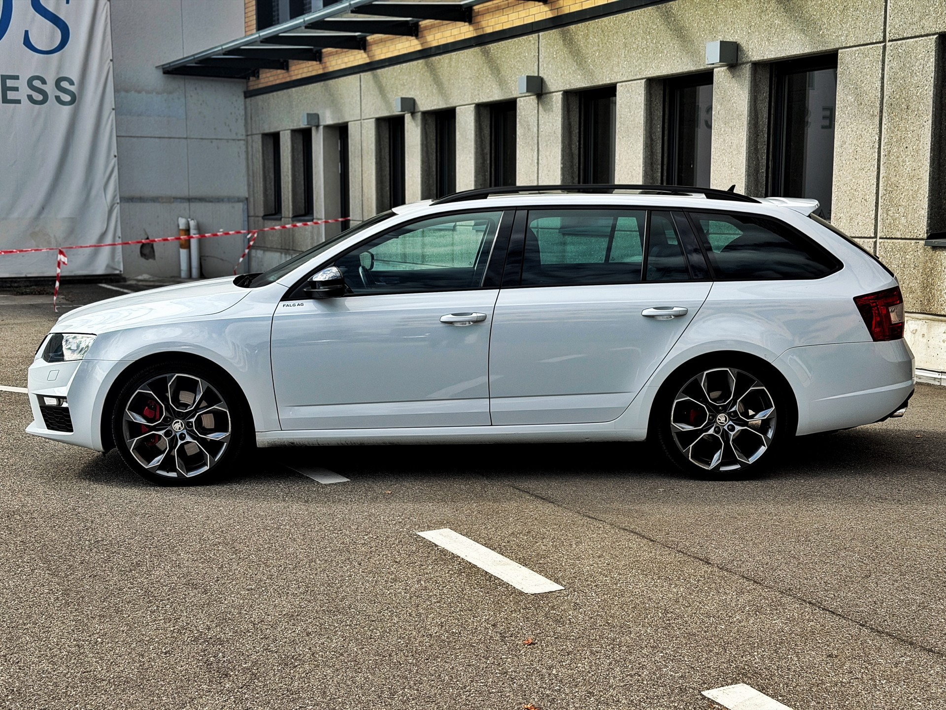 SKODA Octavia Combi 2.0 TDI RS DSG-image-1