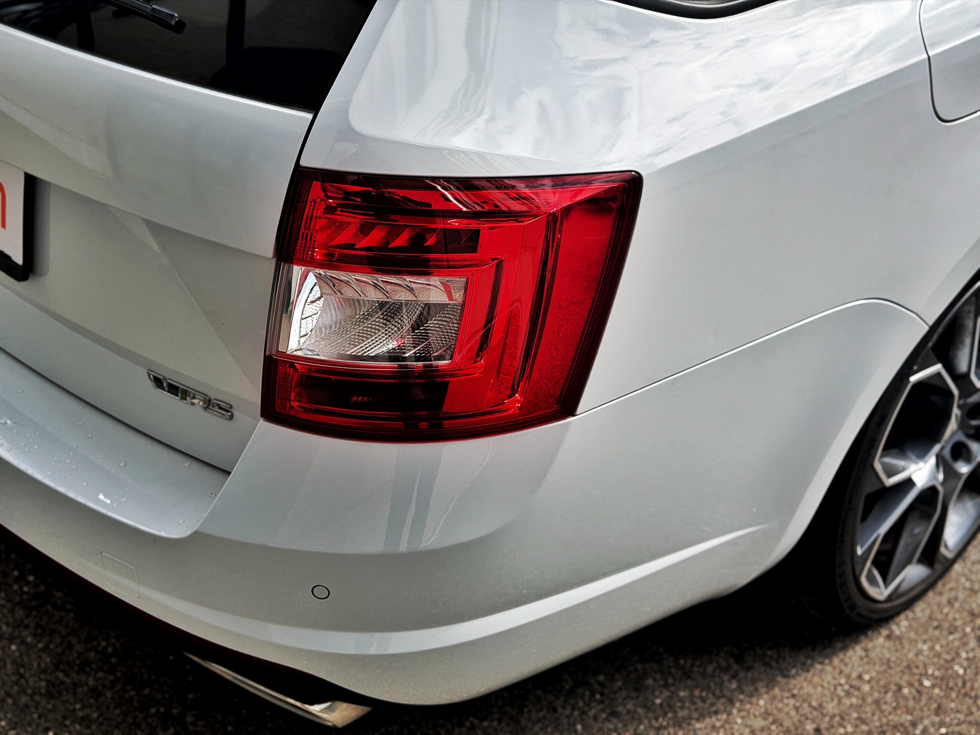 SKODA Octavia Combi 2.0 TDI RS DSG-image-8