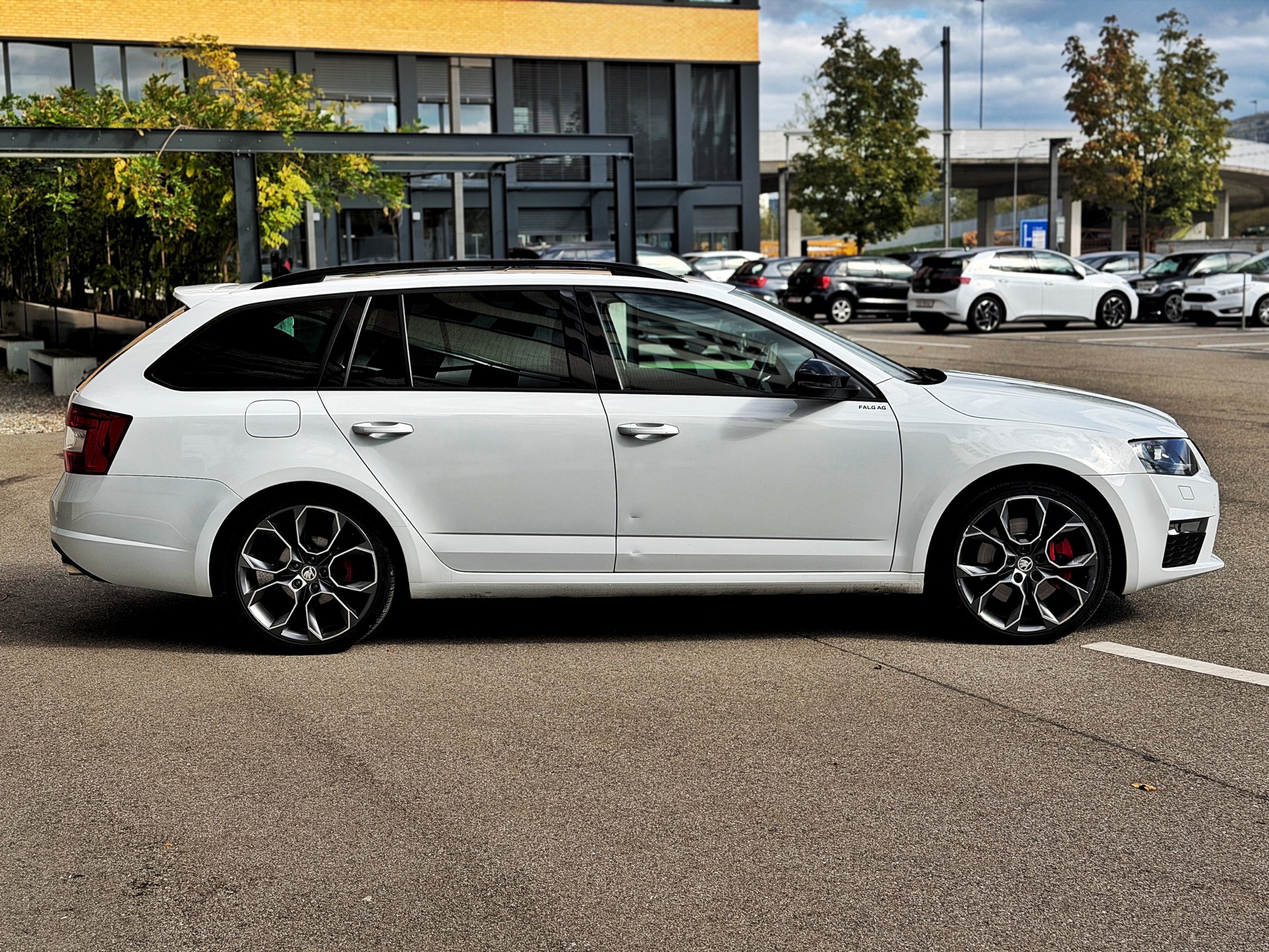 SKODA Octavia Combi 2.0 TDI RS DSG-image-2