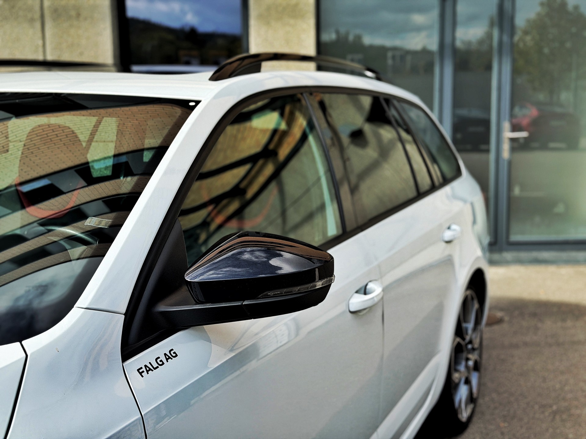 SKODA Octavia Combi 2.0 TDI RS DSG-image-9