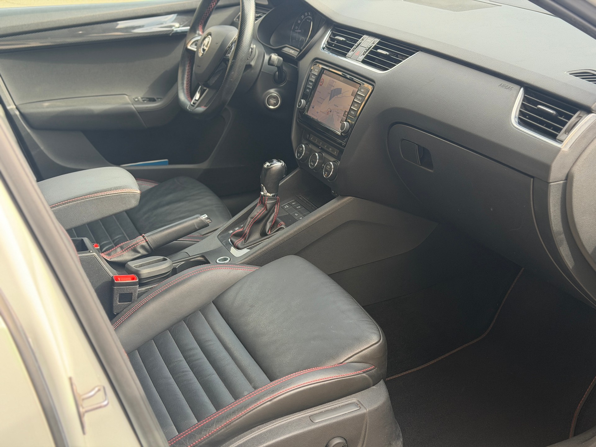 SKODA Octavia Combi 2.0 TDI RS DSG-image-24