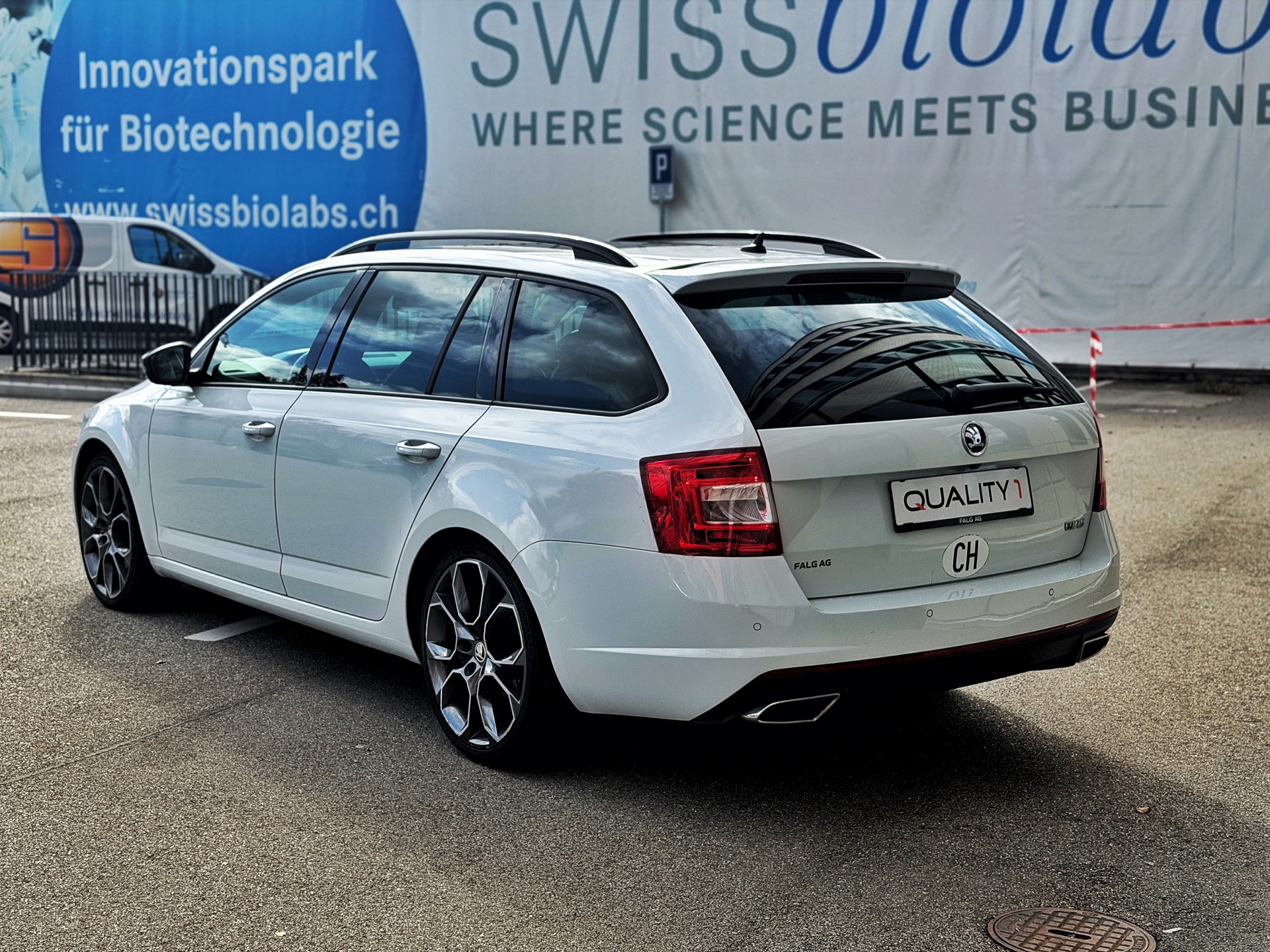 SKODA Octavia Combi 2.0 TDI RS DSG-image-4