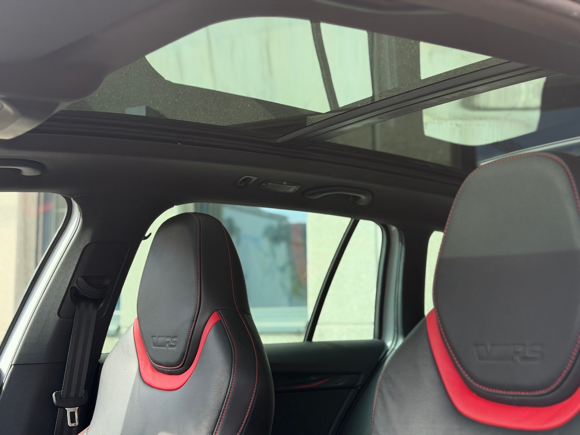 SKODA Octavia Combi 2.0 TDI RS DSG-image-30