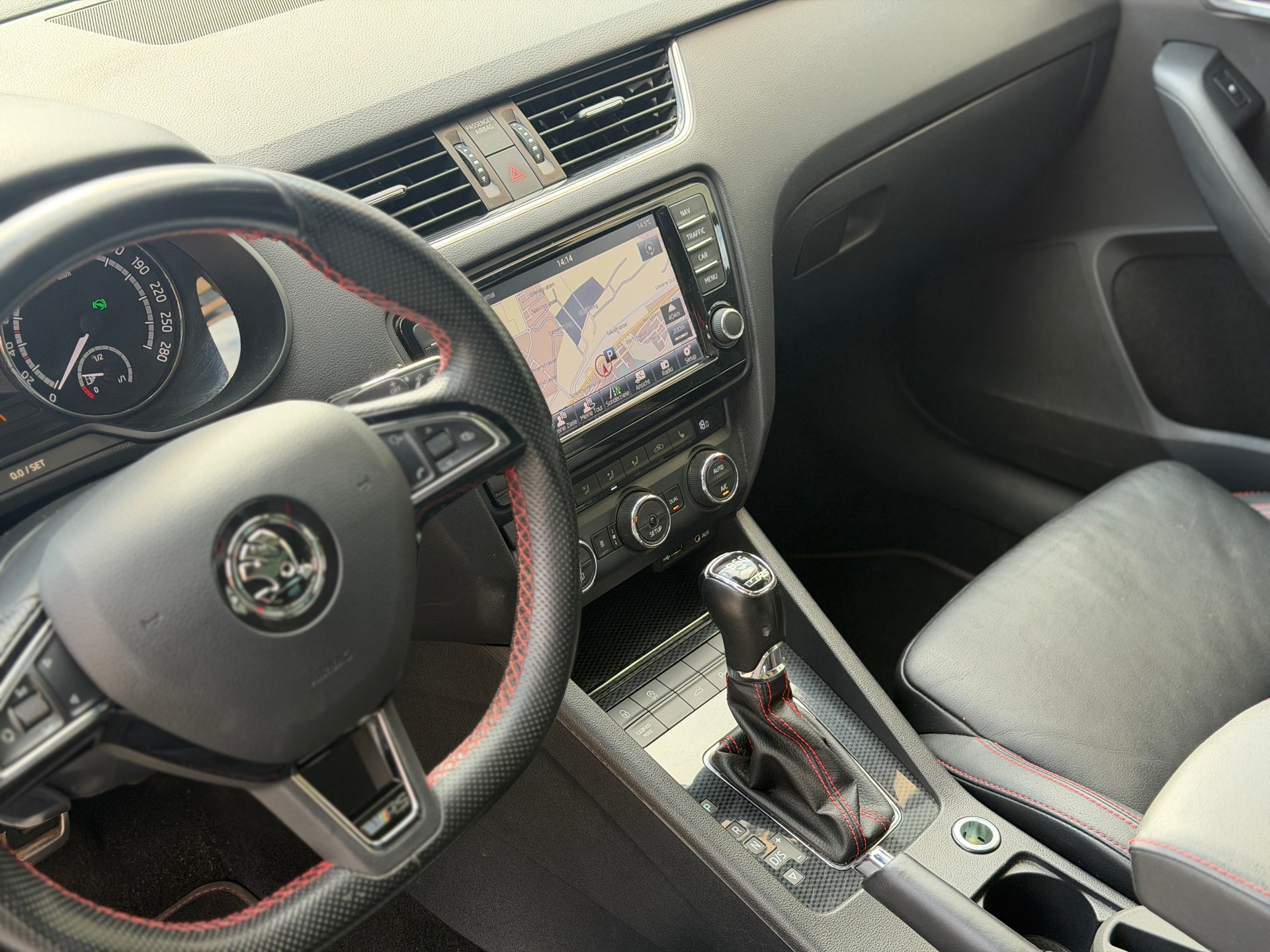 SKODA Octavia Combi 2.0 TDI RS DSG-image-14