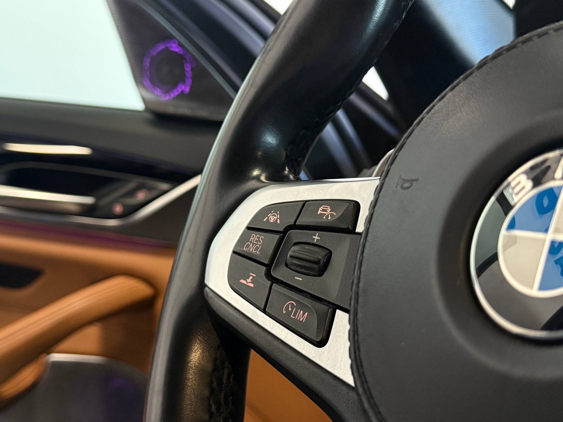 BMW 540i xDrive M-Paket Touring Steptronic *AHK 2t*-image-9