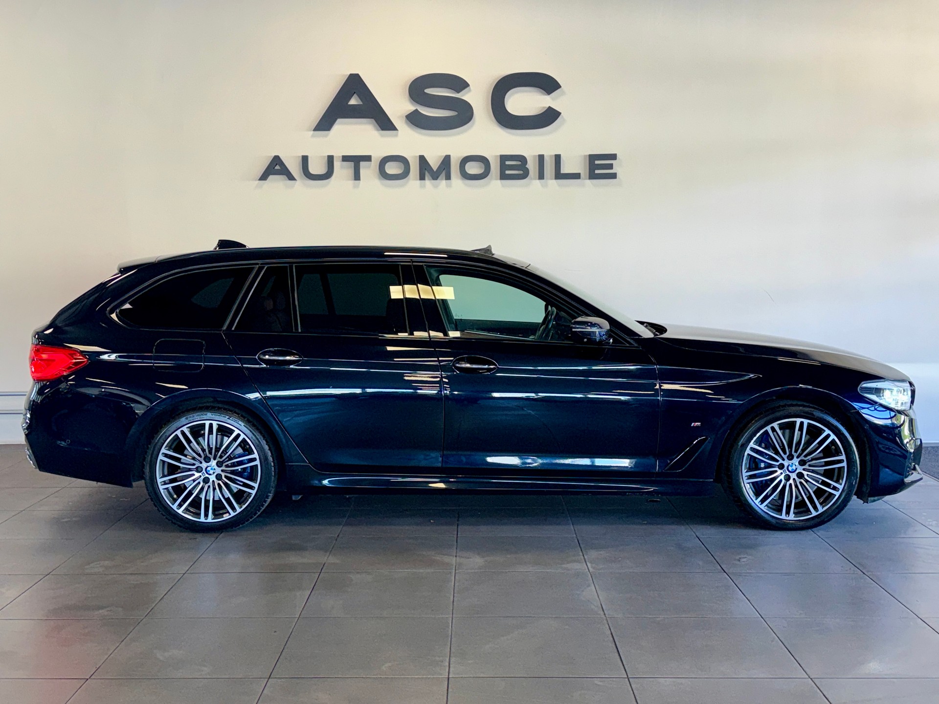 BMW 540i xDrive M-Paket Touring Steptronic *AHK 2t*-image-2
