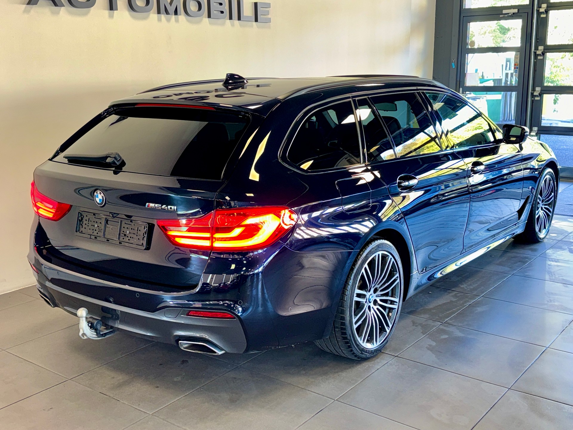 BMW 540i xDrive M-Paket Touring Steptronic *AHK 2t*-image-3