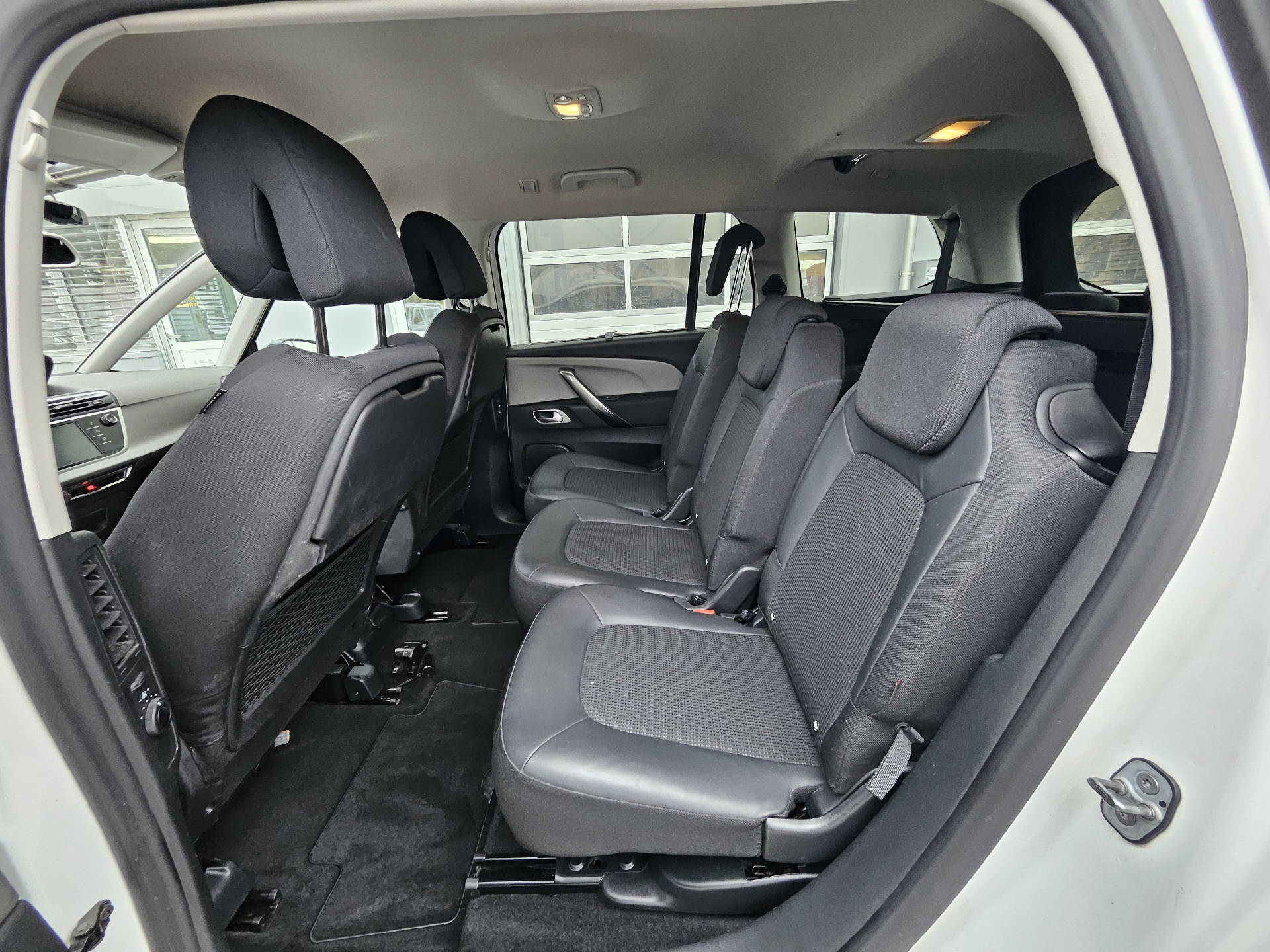 CITROEN C4 Grand Spacetourer 1.5 BlueHDi Shine * 7- Plätzer *-image-13