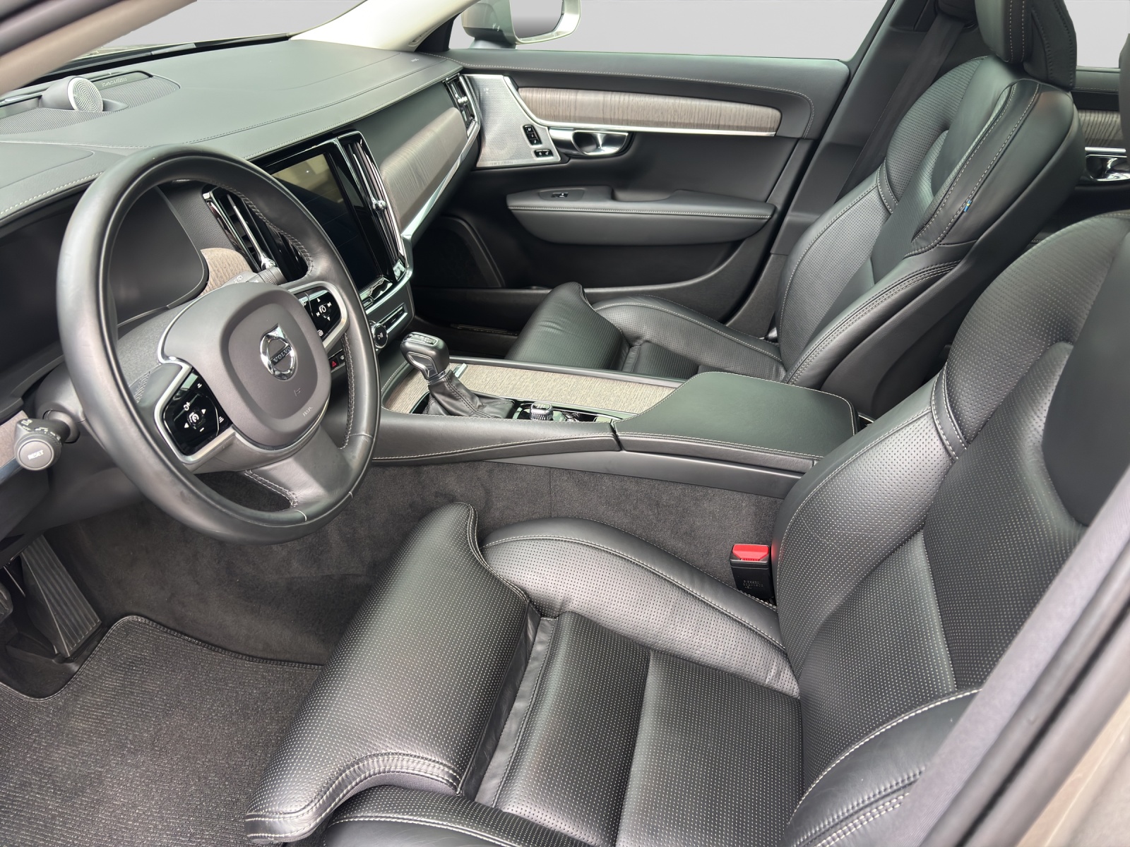 VOLVO V90 Cross Country 2.0 D5 AWD-image-3