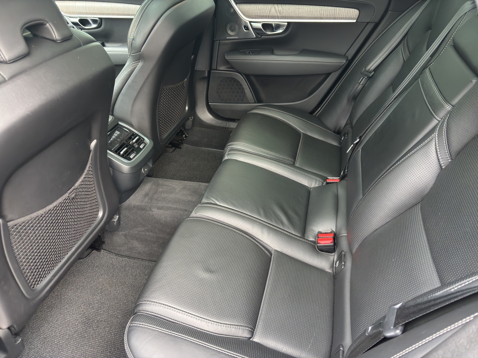 VOLVO V90 Cross Country 2.0 D5 AWD-image-4