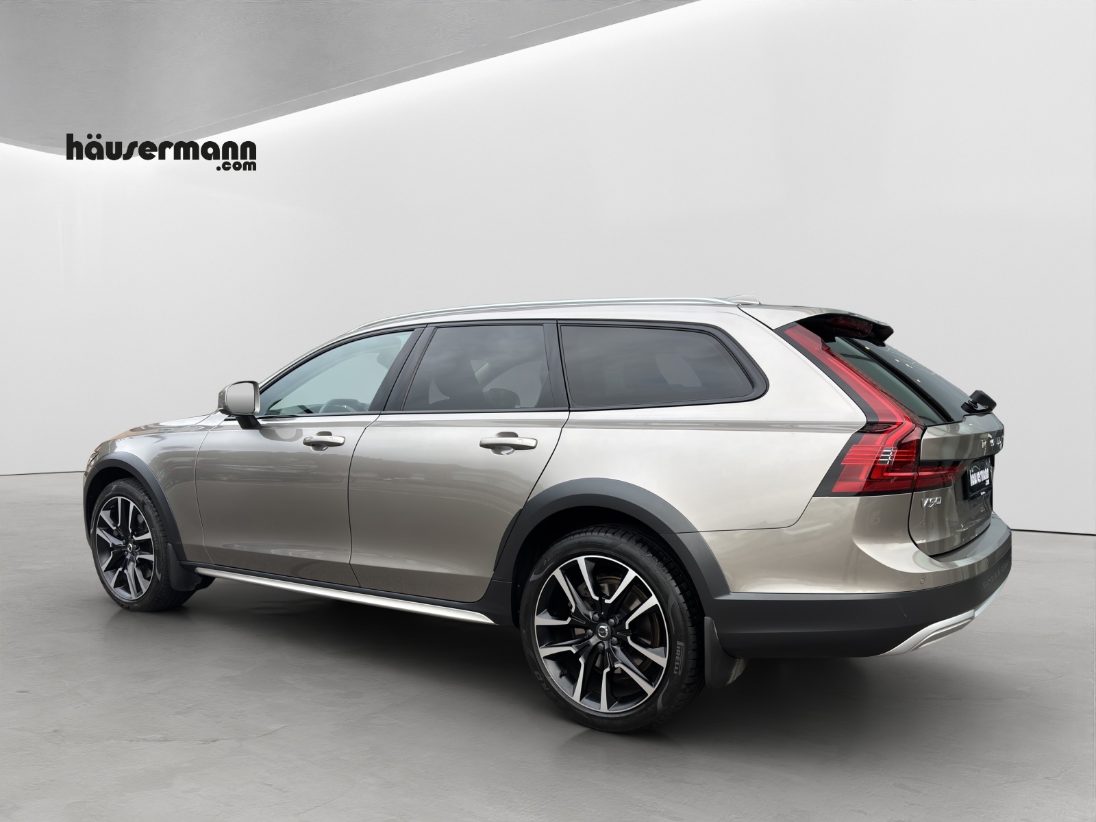 VOLVO V90 Cross Country 2.0 D5 AWD-image-2