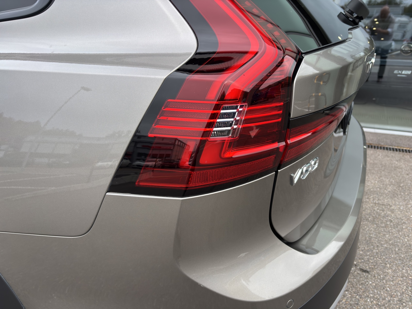 VOLVO V90 Cross Country 2.0 D5 AWD-image-14