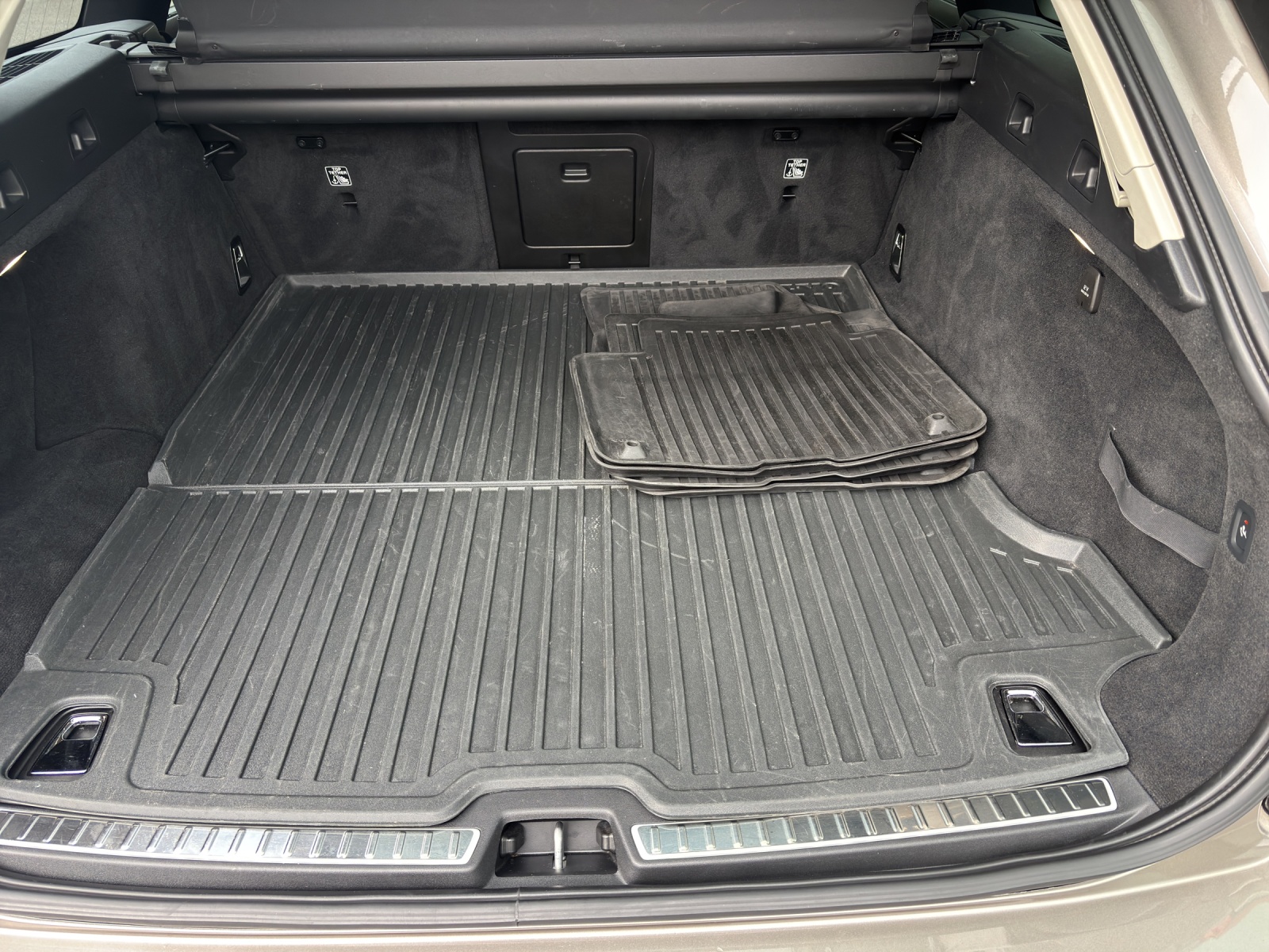 VOLVO V90 Cross Country 2.0 D5 AWD-image-12
