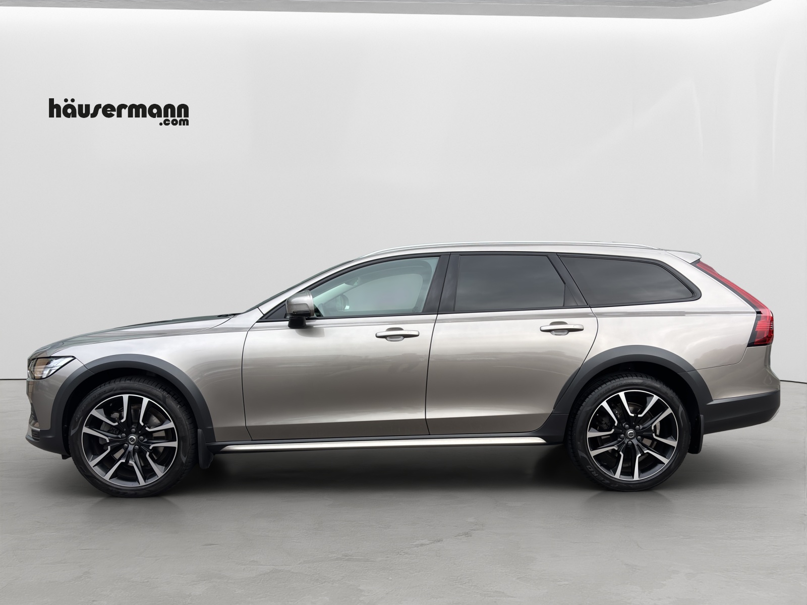 VOLVO V90 Cross Country 2.0 D5 AWD-image-1