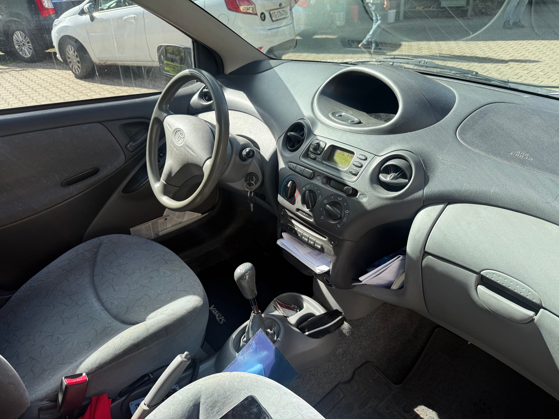 TOYOTA Yaris 1.3 Linea Luna-image-3