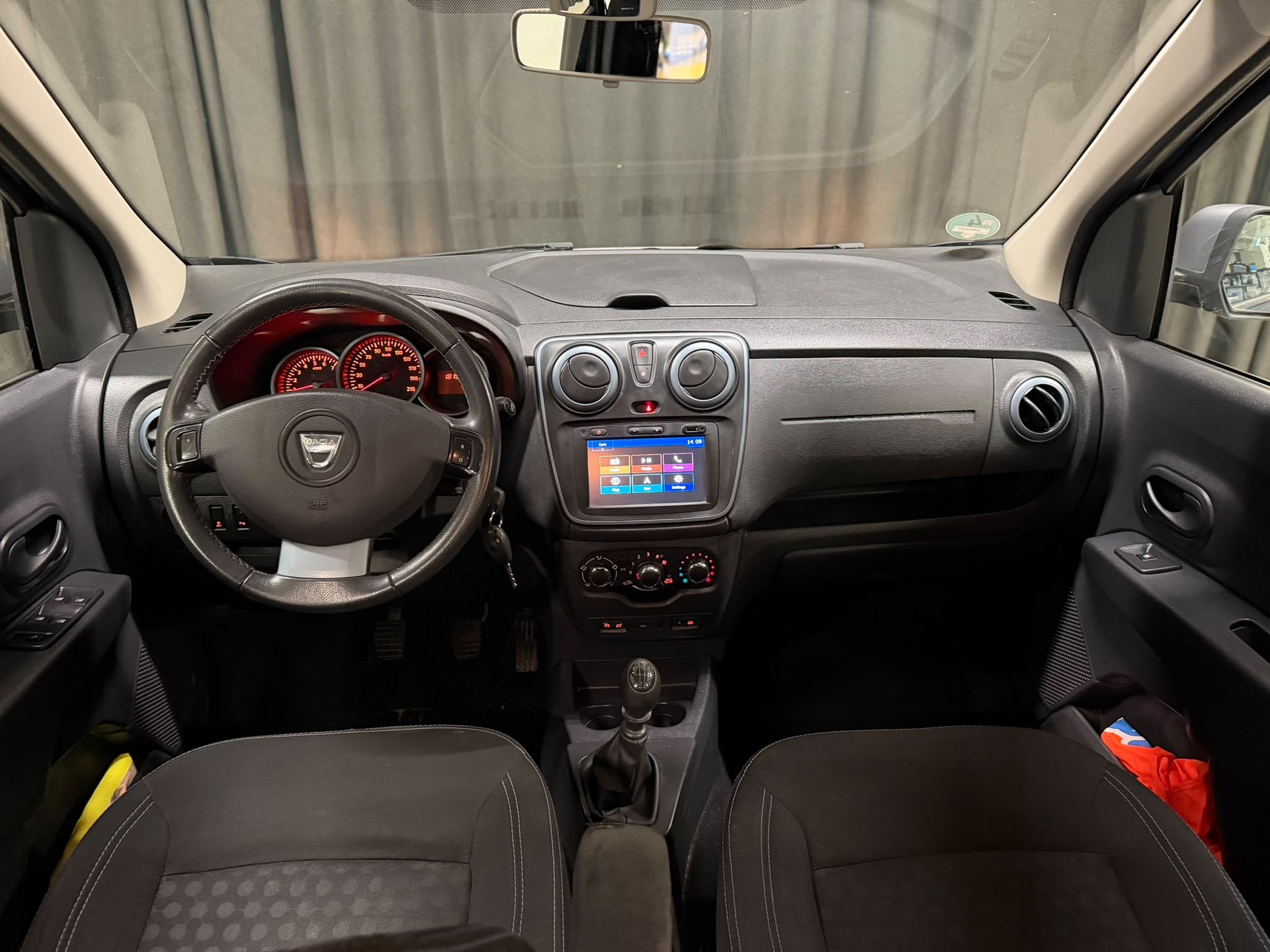 DACIA Lodgy 1.5 dCi Lauréate 7PL-image-12