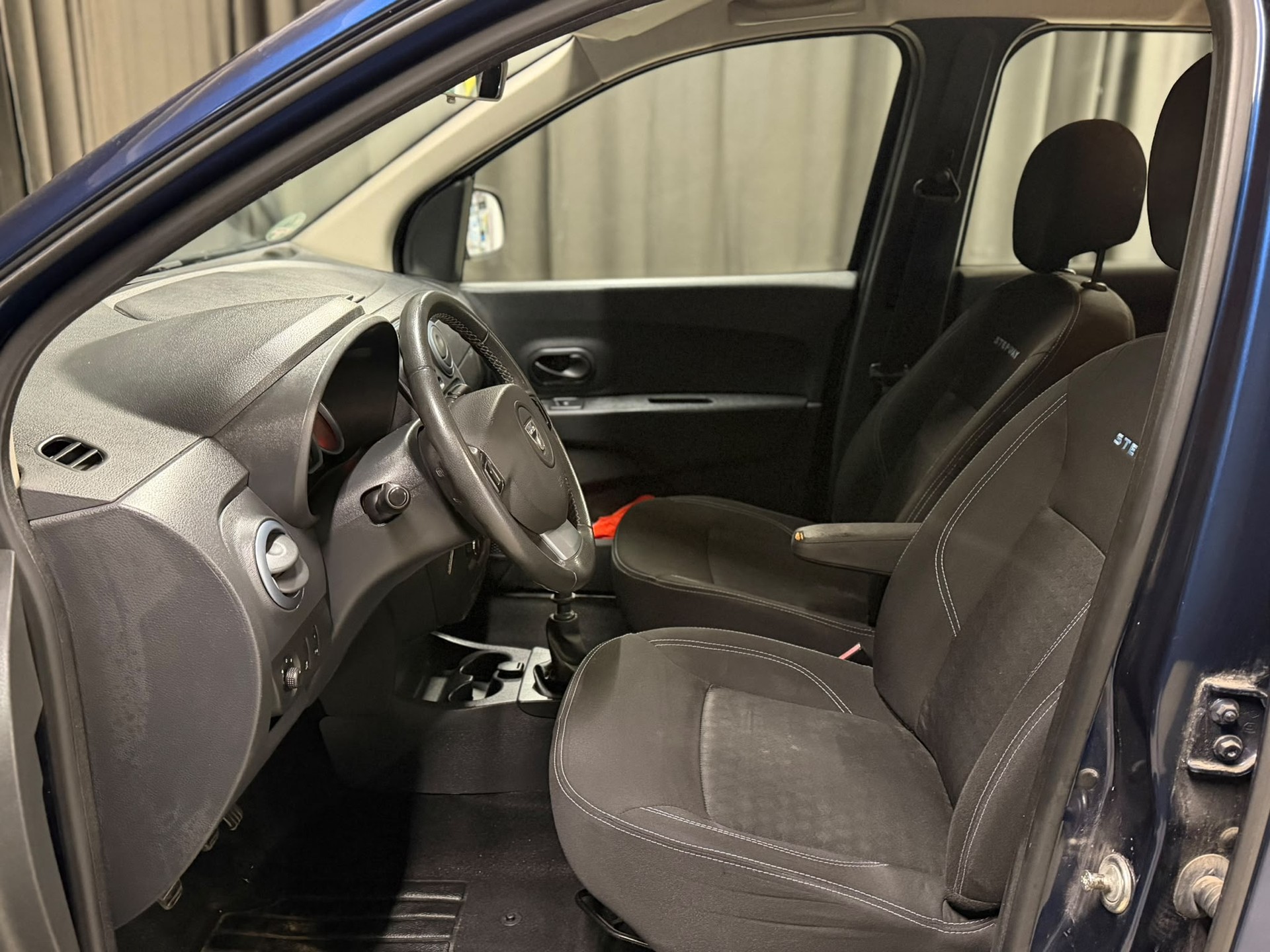 DACIA Lodgy 1.5 dCi Lauréate 7PL-image-8