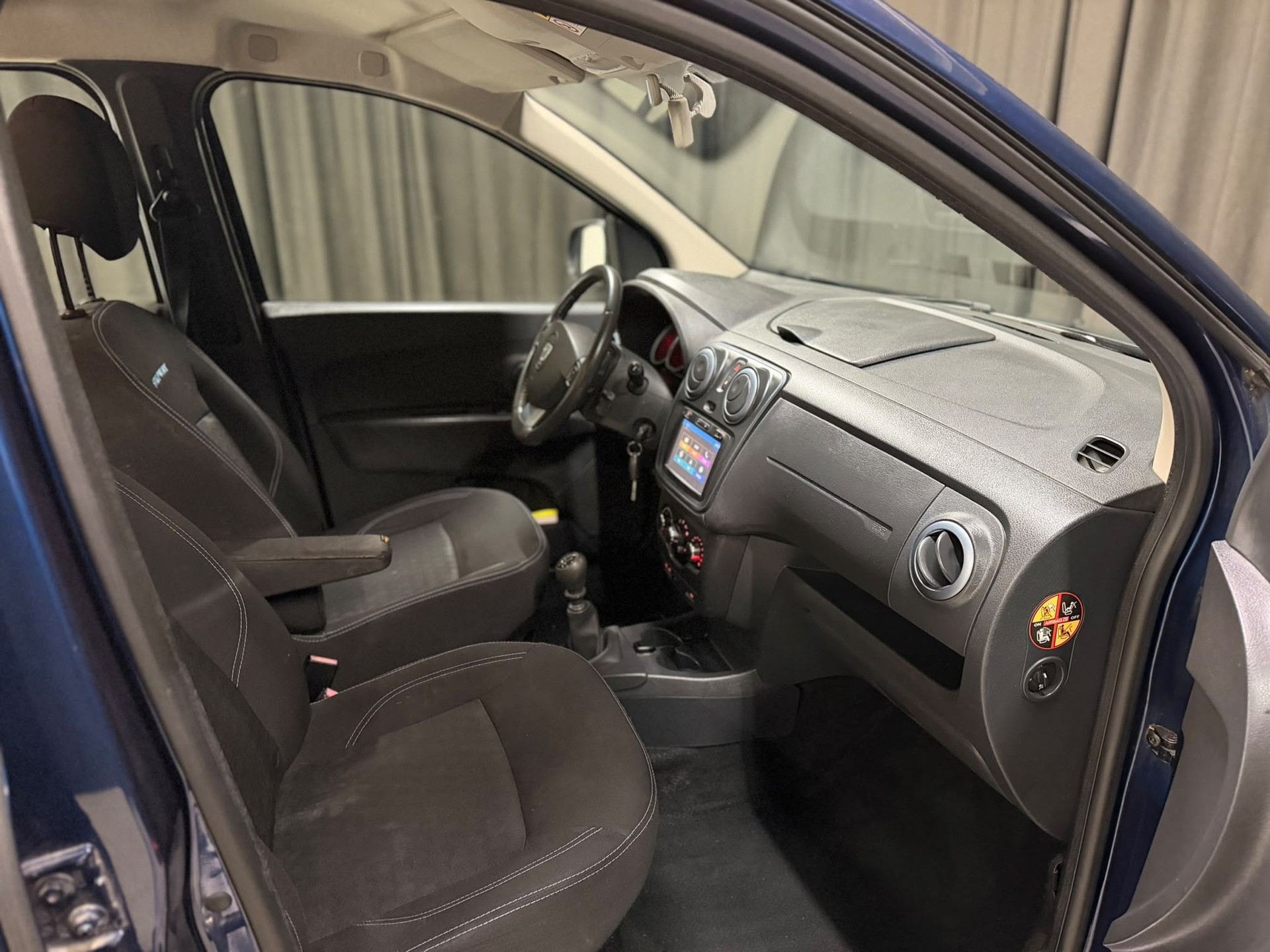 DACIA Lodgy 1.5 dCi Lauréate 7PL-image-11