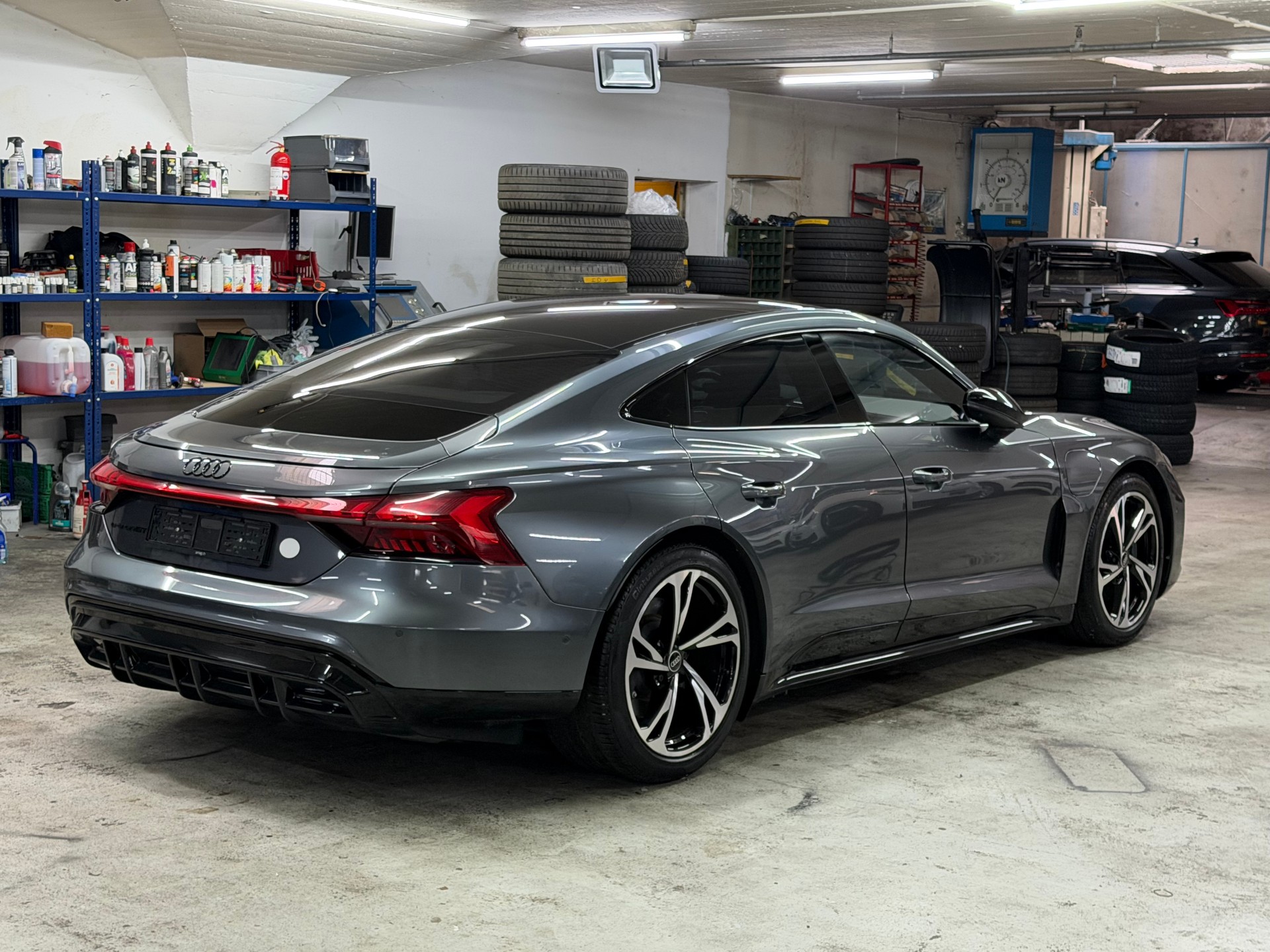 AUDI e-tron GT quattro-image-5