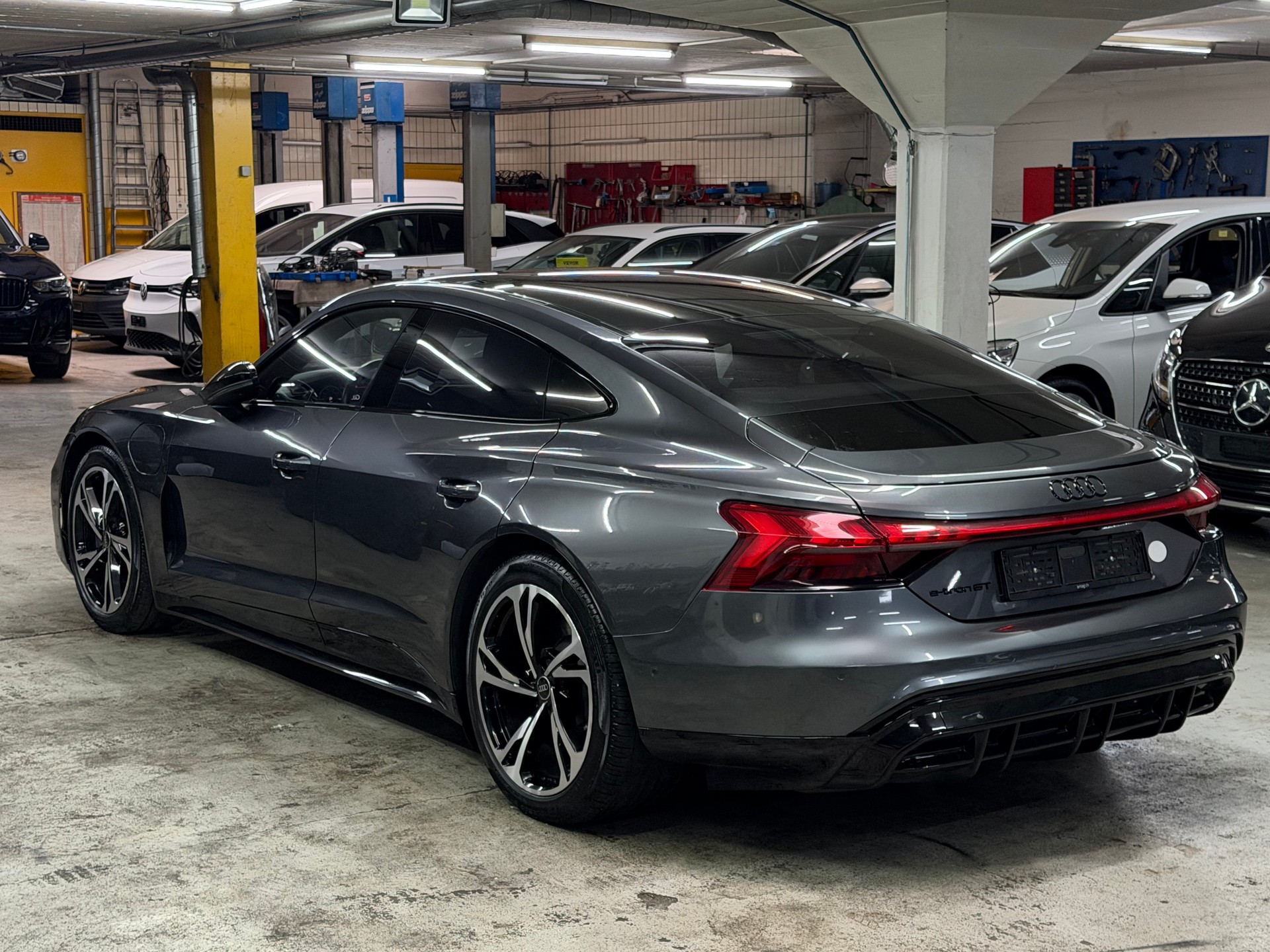 AUDI e-tron GT quattro-image-3