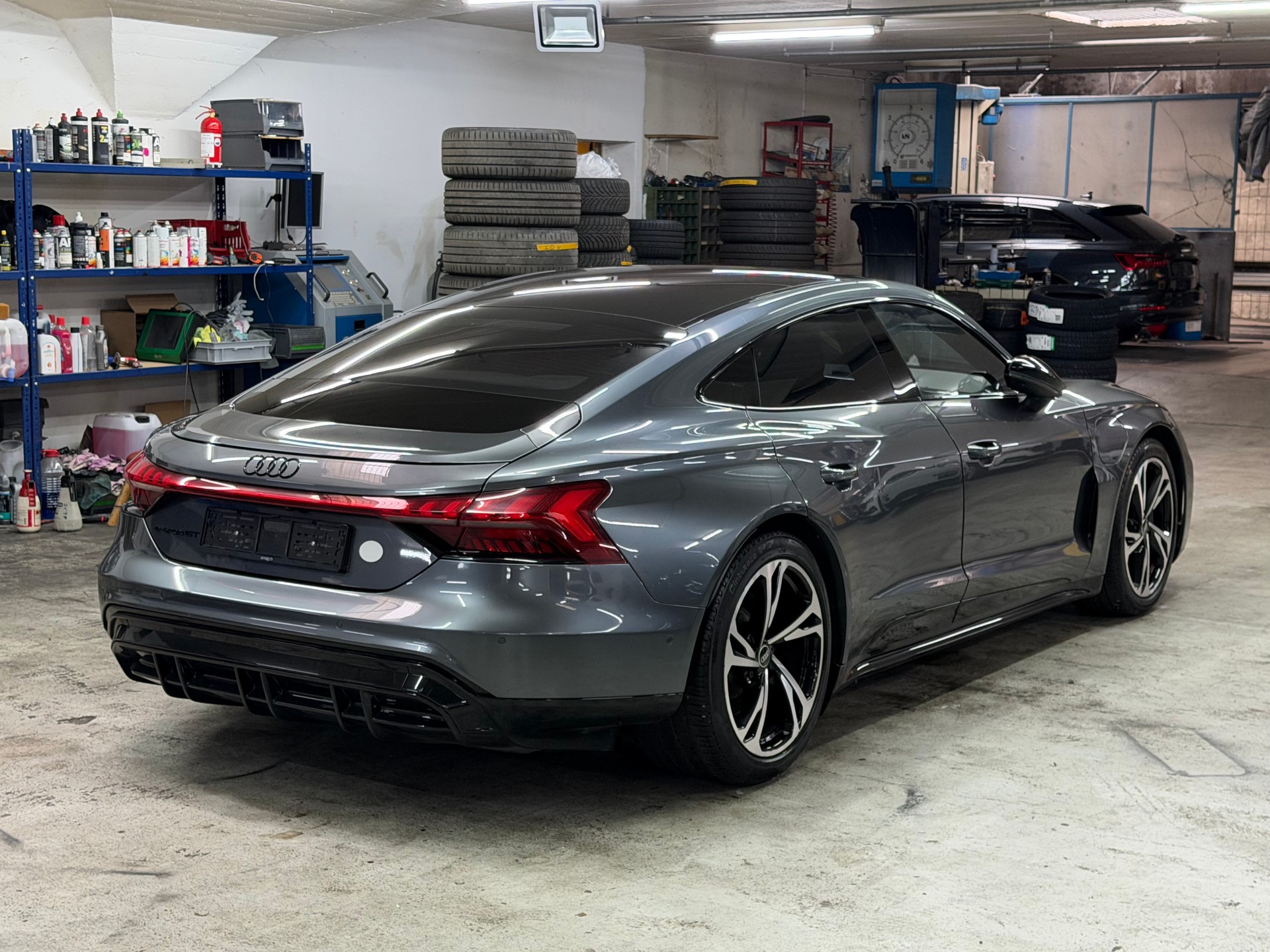 AUDI e-tron GT quattro-image-6