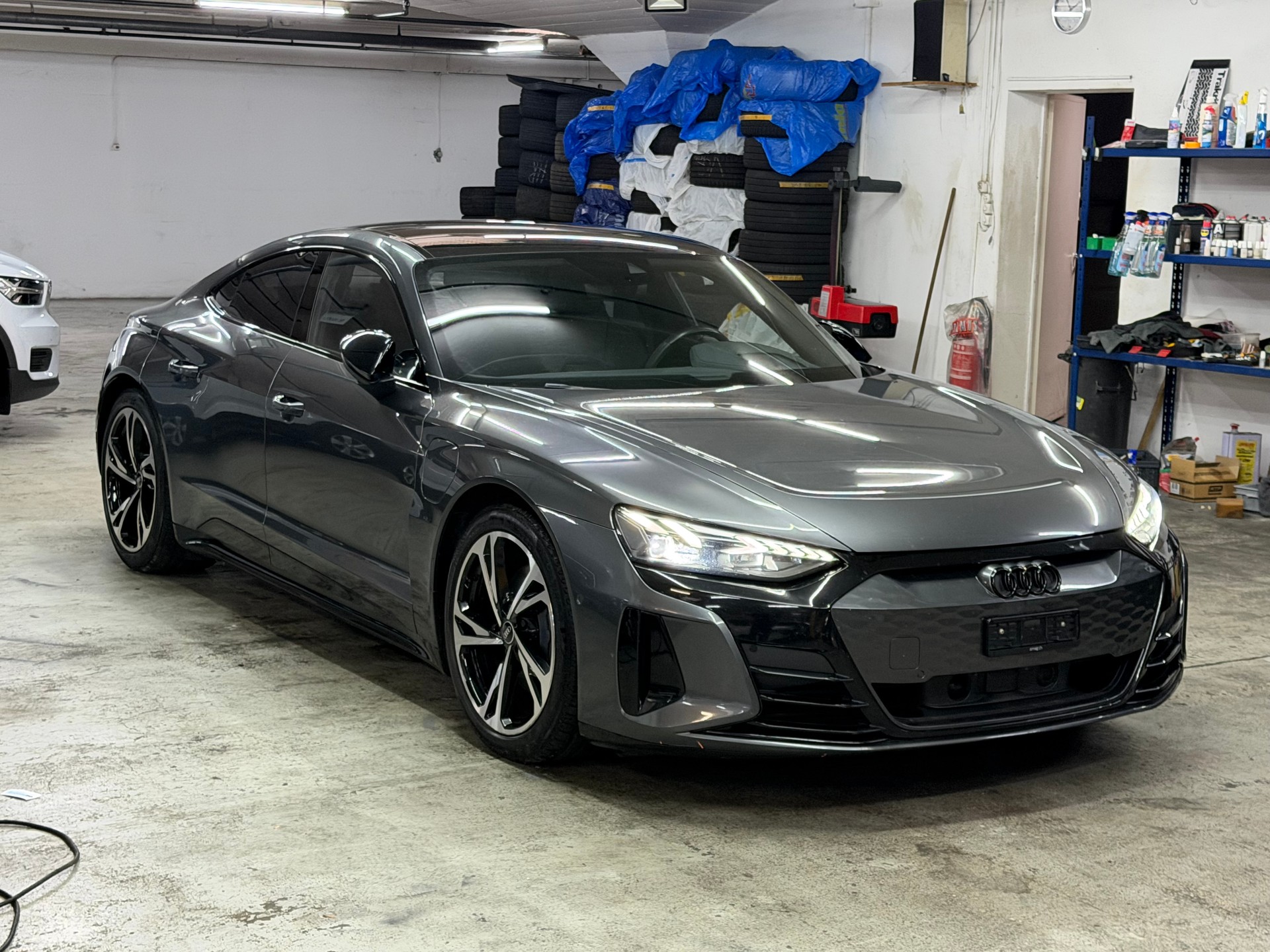 AUDI e-tron GT quattro-image-4