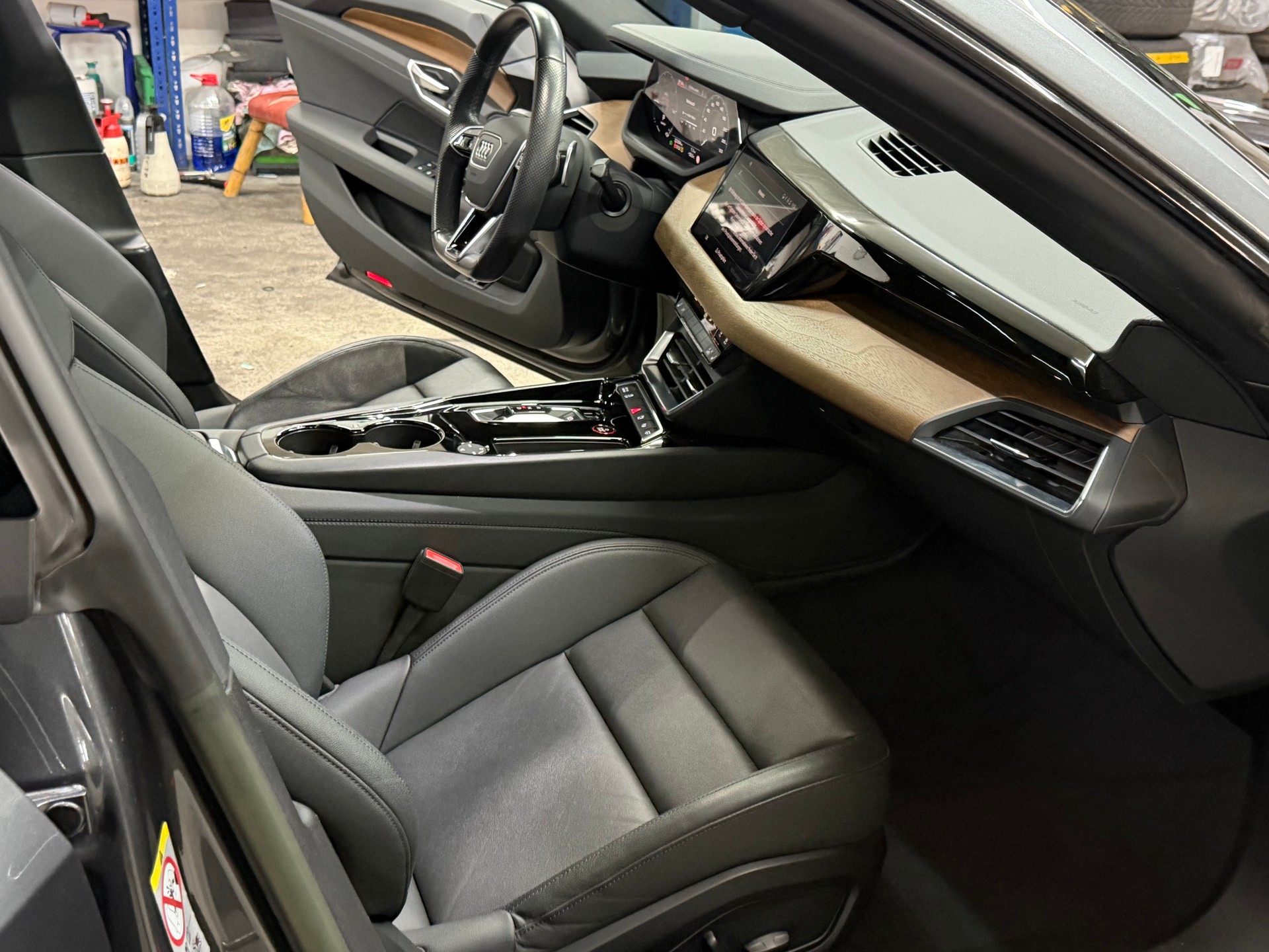 AUDI e-tron GT quattro-image-14