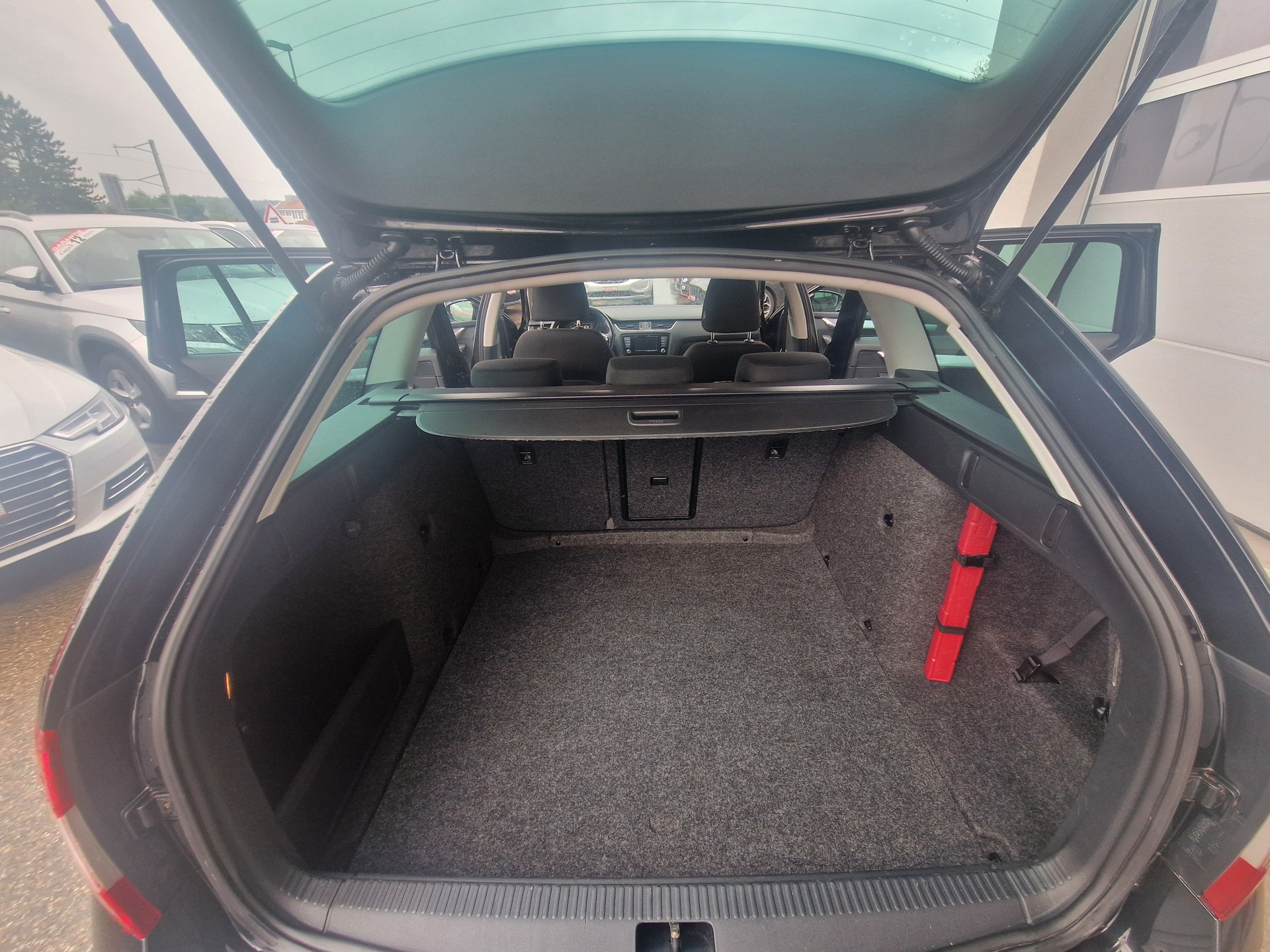 SKODA Octavia Combi 2.0 TDI Ambition 4x4-image-11