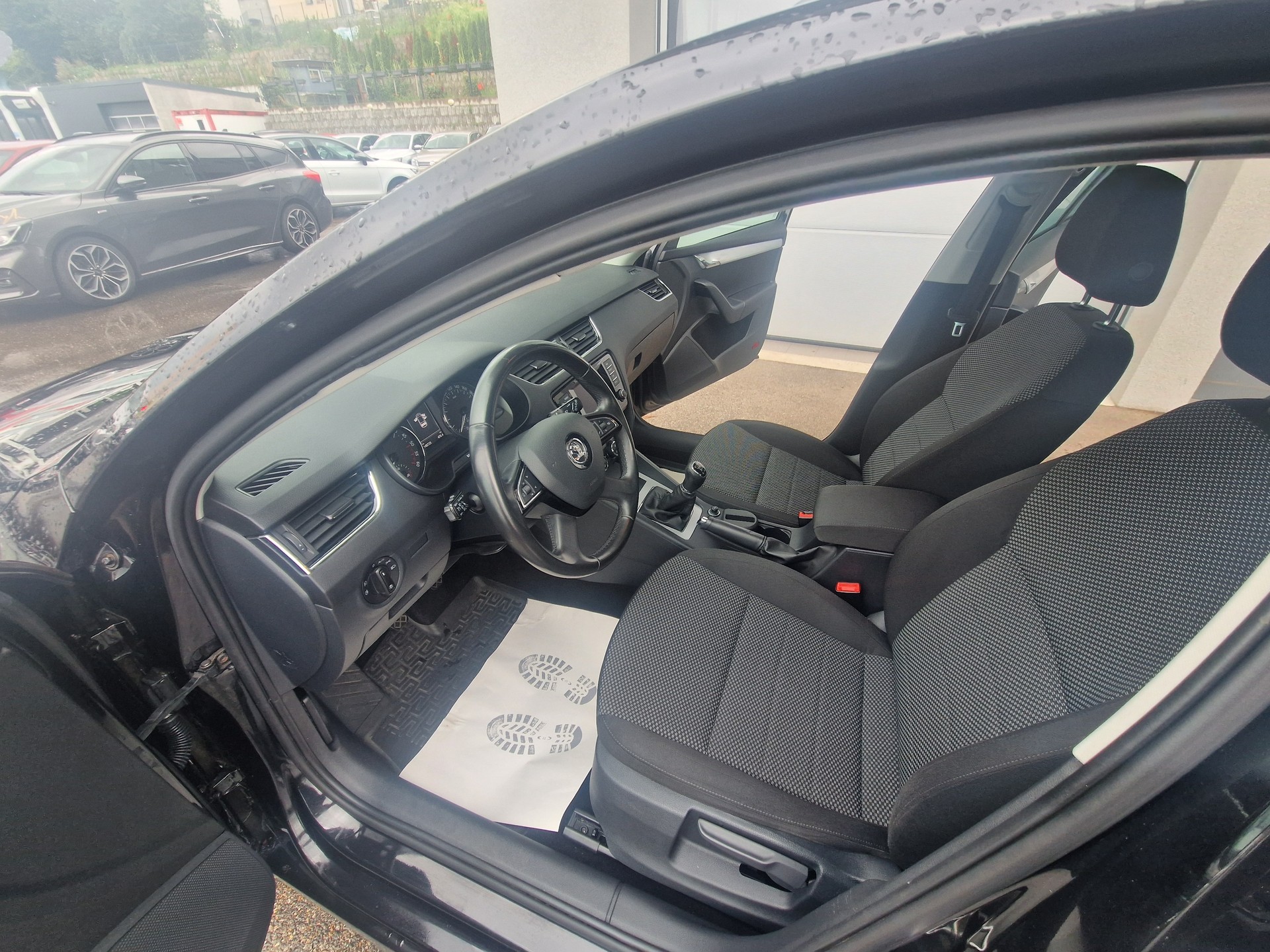 SKODA Octavia Combi 2.0 TDI Ambition 4x4-image-6