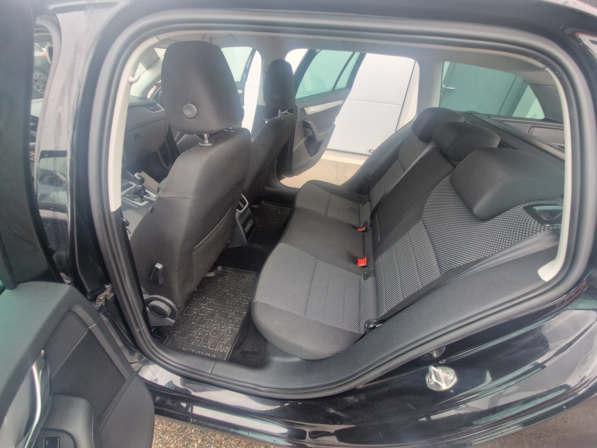 SKODA Octavia Combi 2.0 TDI Ambition 4x4-image-9