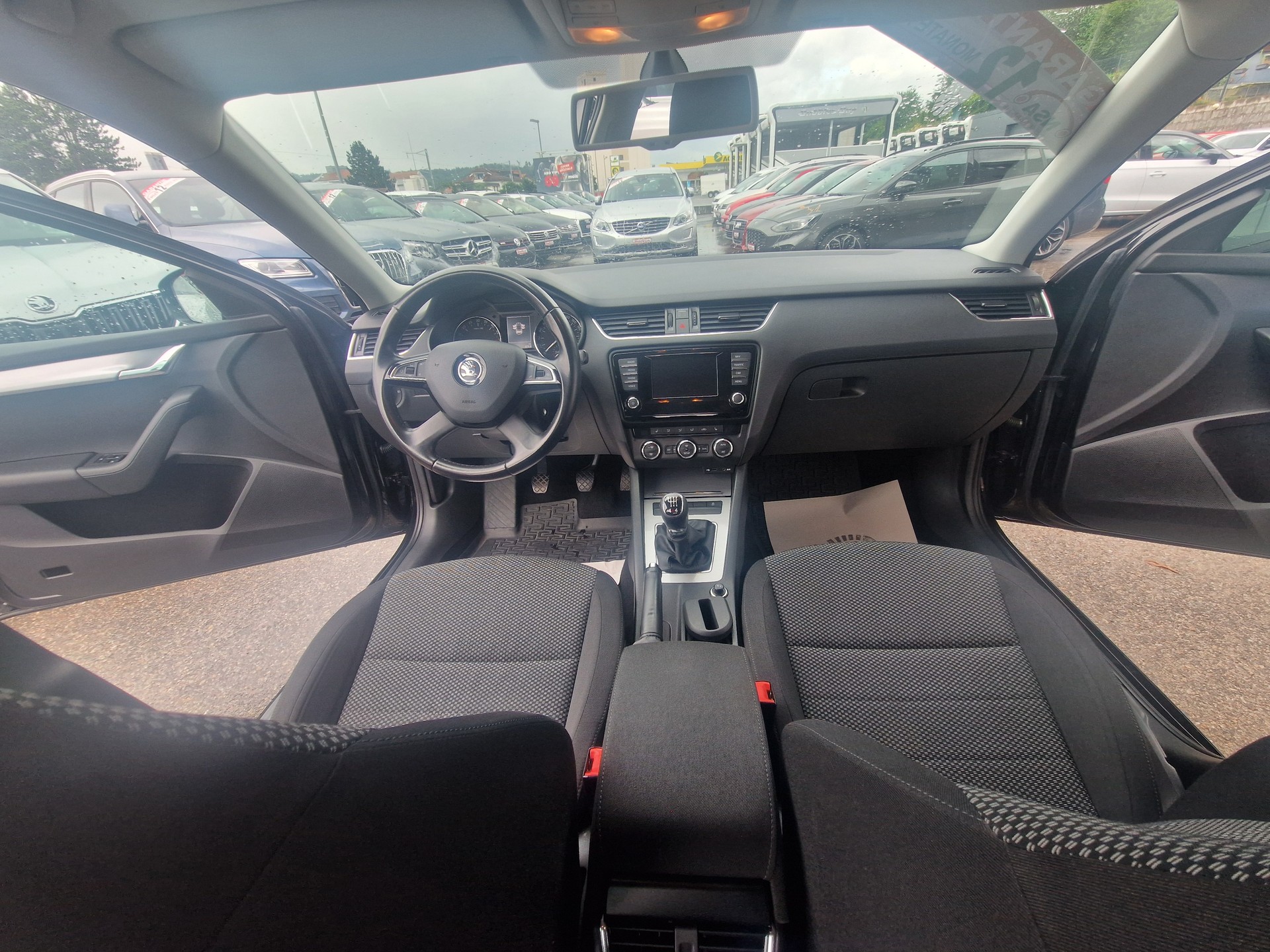SKODA Octavia Combi 2.0 TDI Ambition 4x4-image-8
