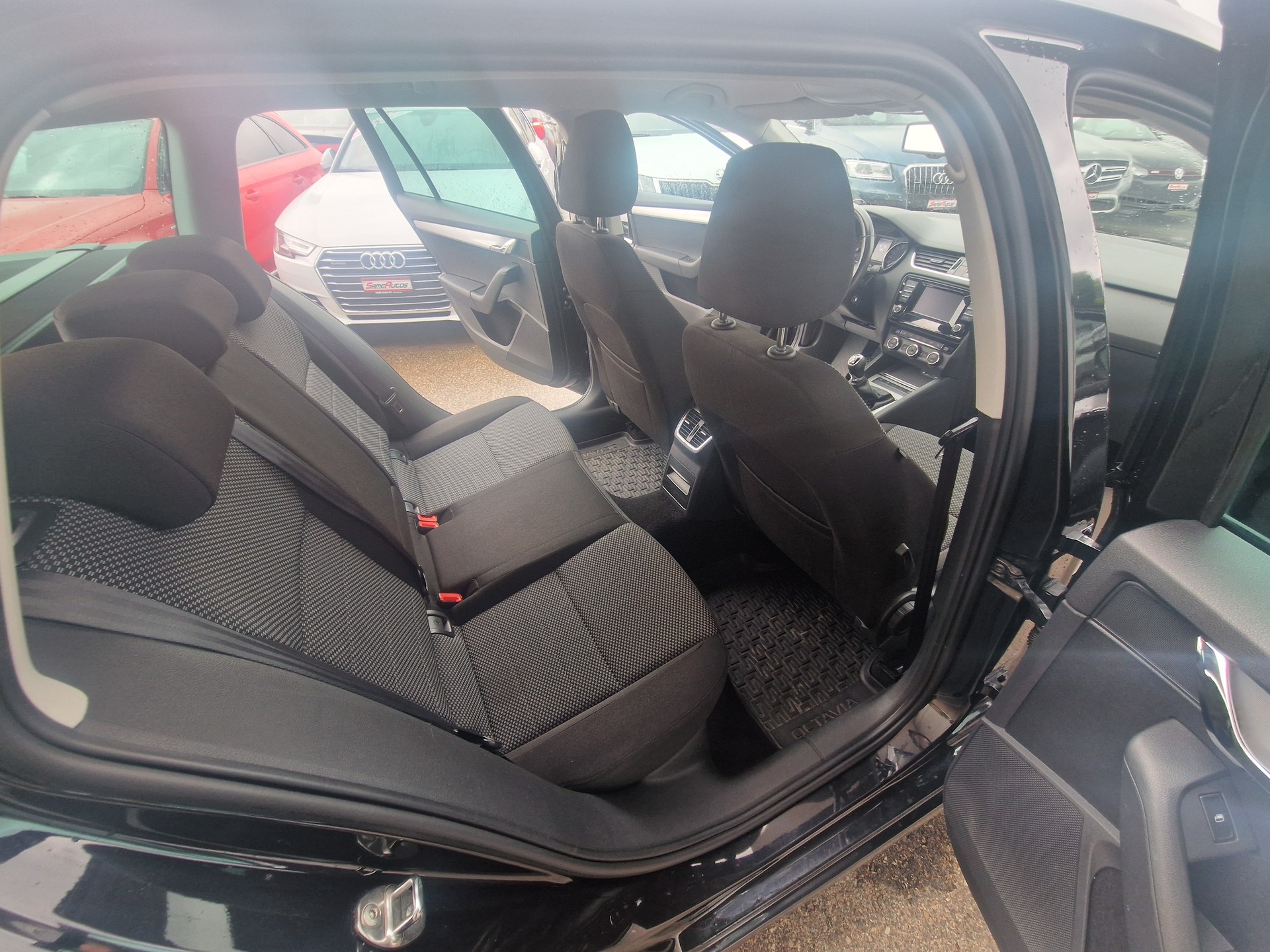 SKODA Octavia Combi 2.0 TDI Ambition 4x4-image-10