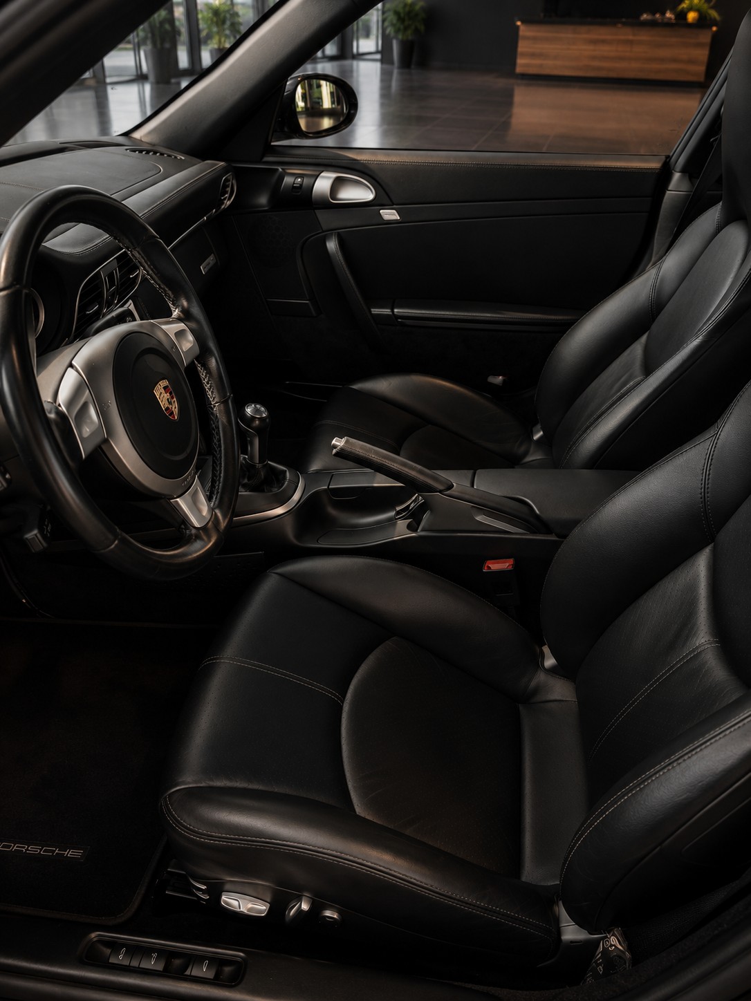 PORSCHE 911 Targa 4S-image-4