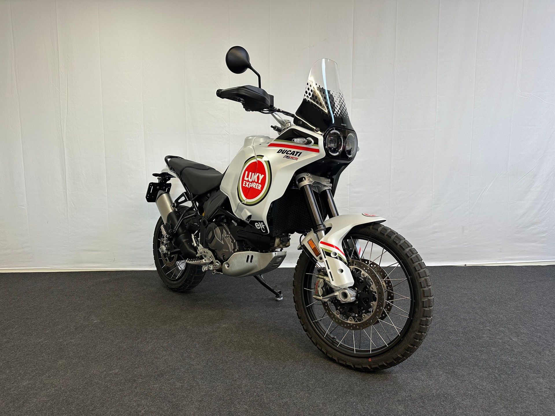 DUCATI Desert X-showroom-element-1