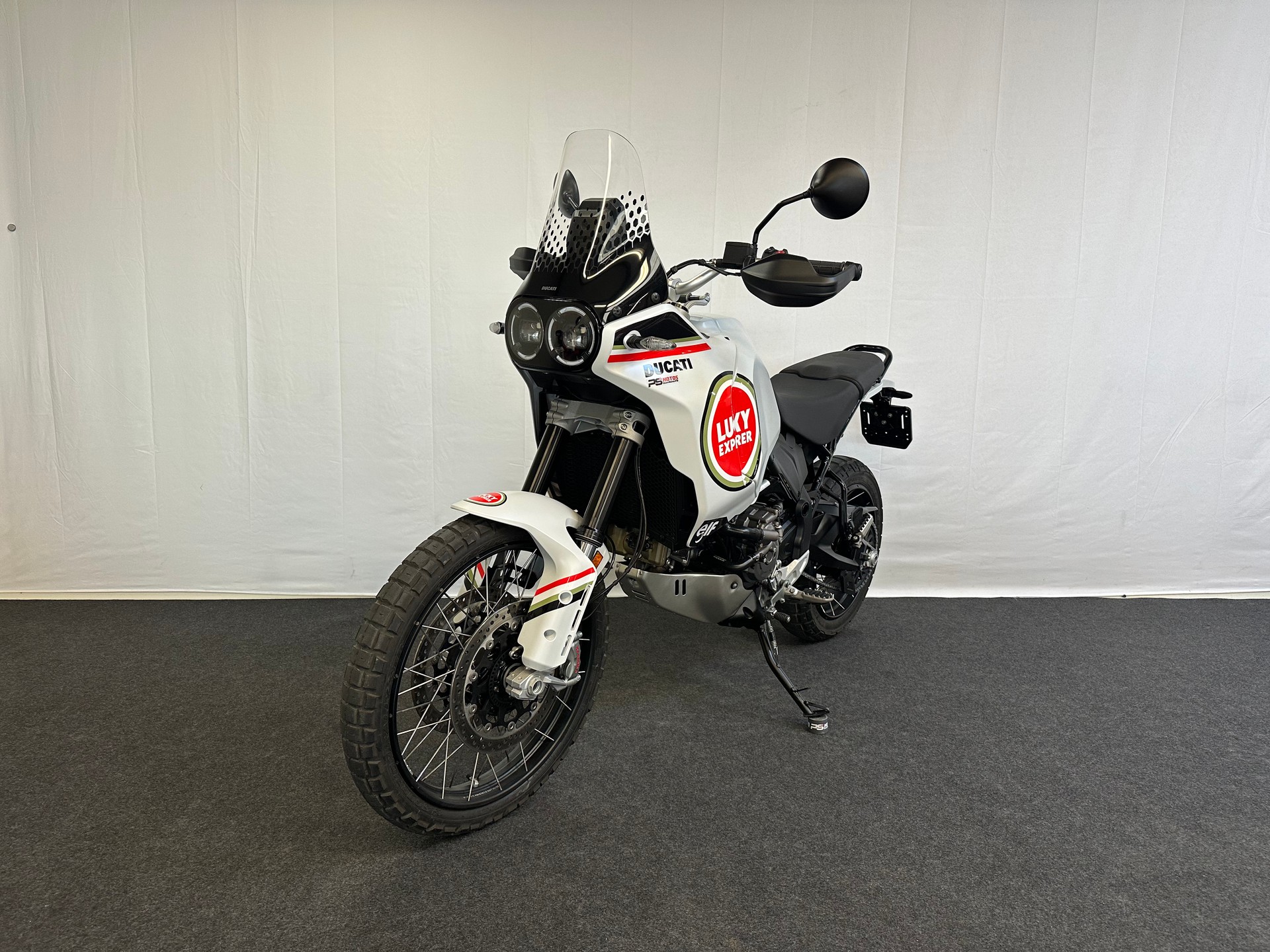 DUCATI Desert X-showroom-element-2