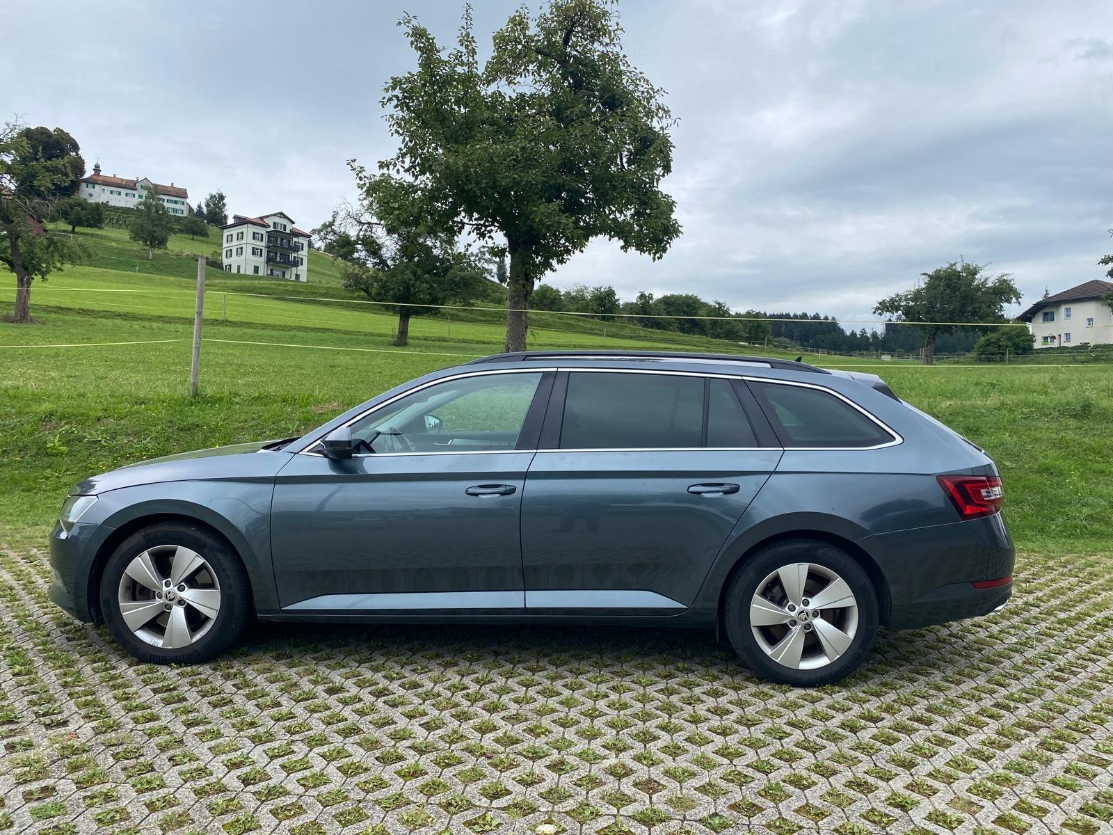 SKODA Superb Combi 2.0 TSI Style DSG 4x4-image-2