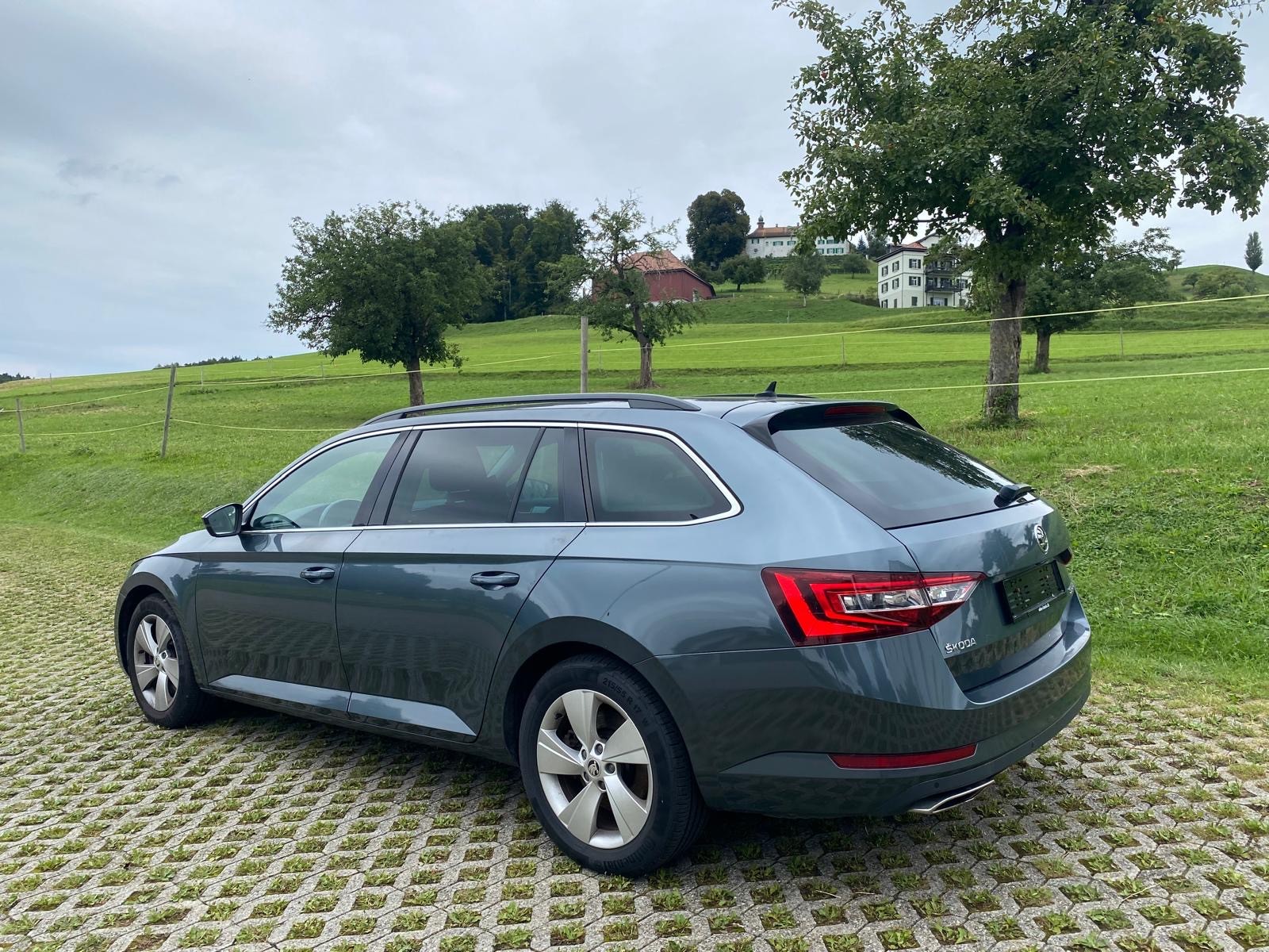 SKODA Superb Combi 2.0 TSI Style DSG 4x4-image-4