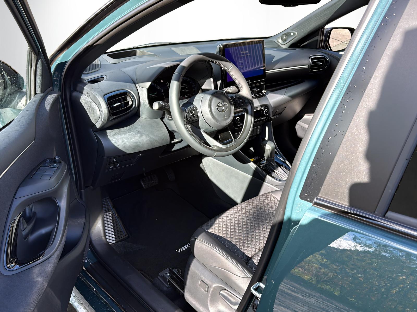 TOYOTA Yaris 1.5 VVT-i HSD Premium-image-9